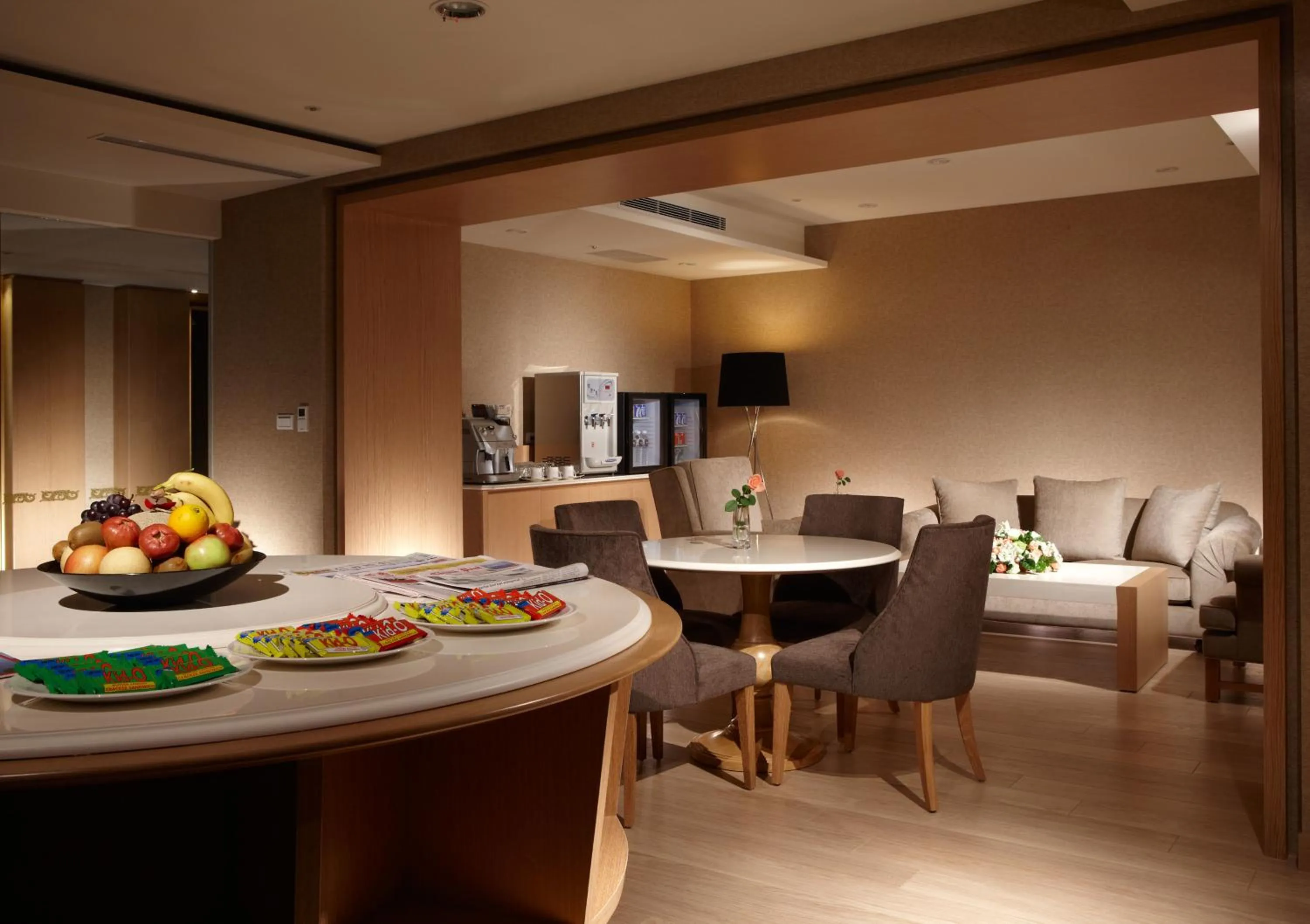 Communal lounge/ TV room, Dining Area in Chateau de Chine Xinzhuang