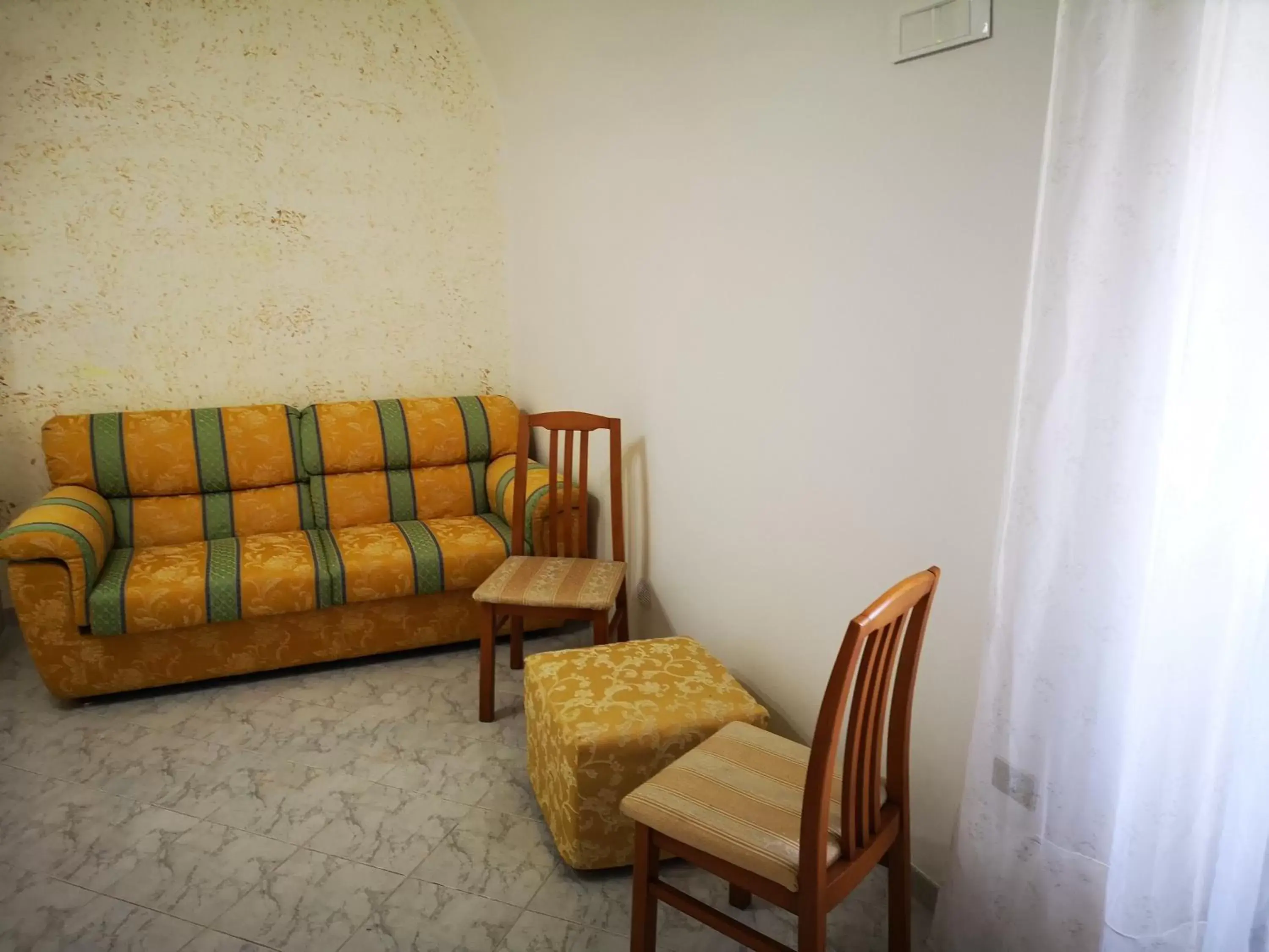 Seating Area in Il Cortile