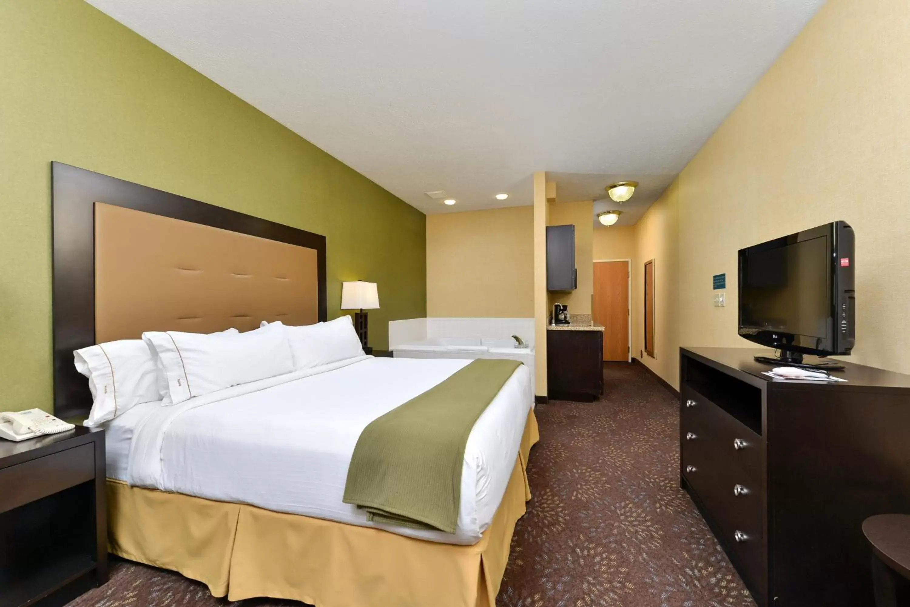 Photo of the whole room, Bed in Holiday Inn Express Hotel & Suites Charlotte, an IHG Hotel