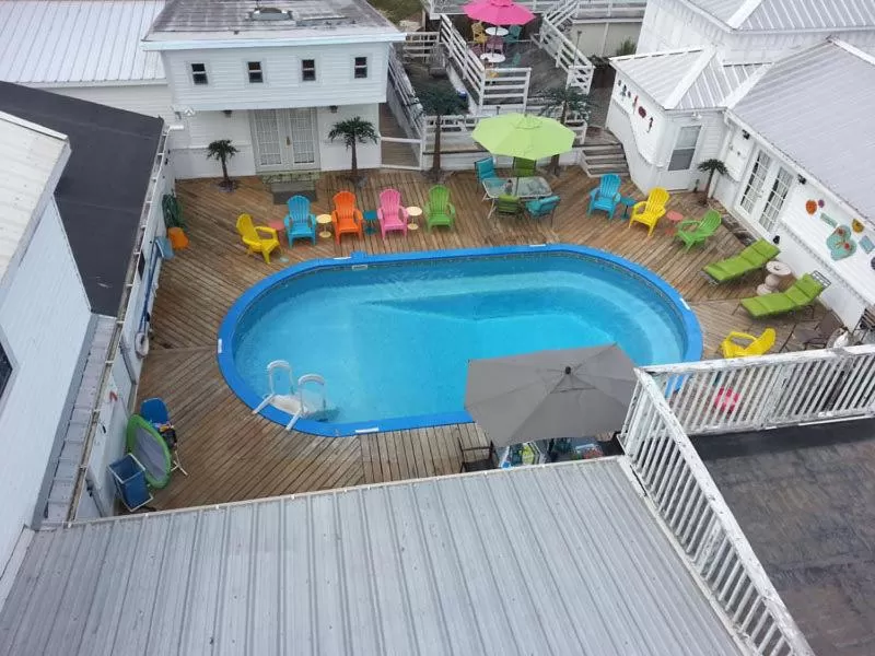Pool View in Book Nook Inn