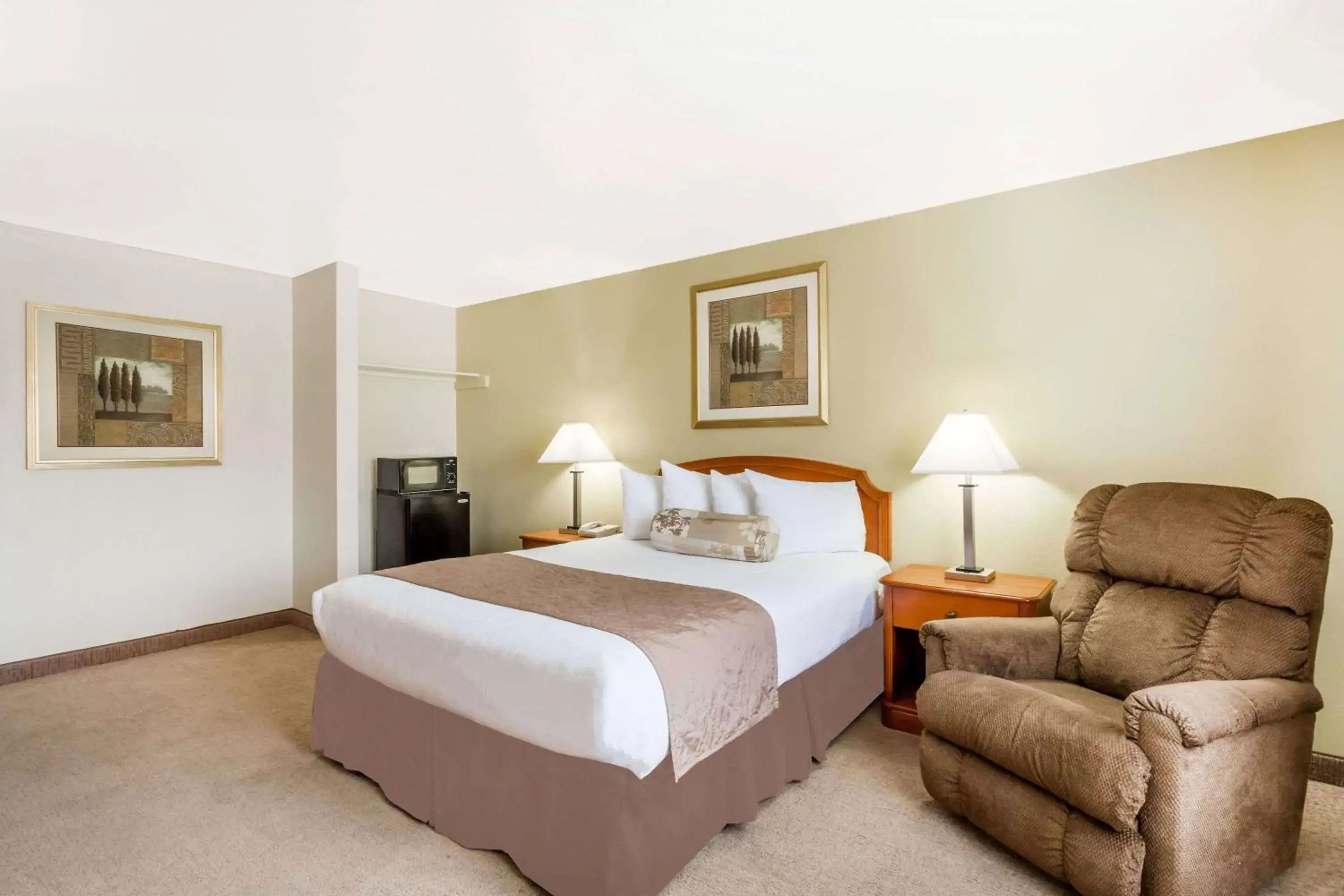 Photo of the whole room, Bed in Ramada by Wyndham Ely