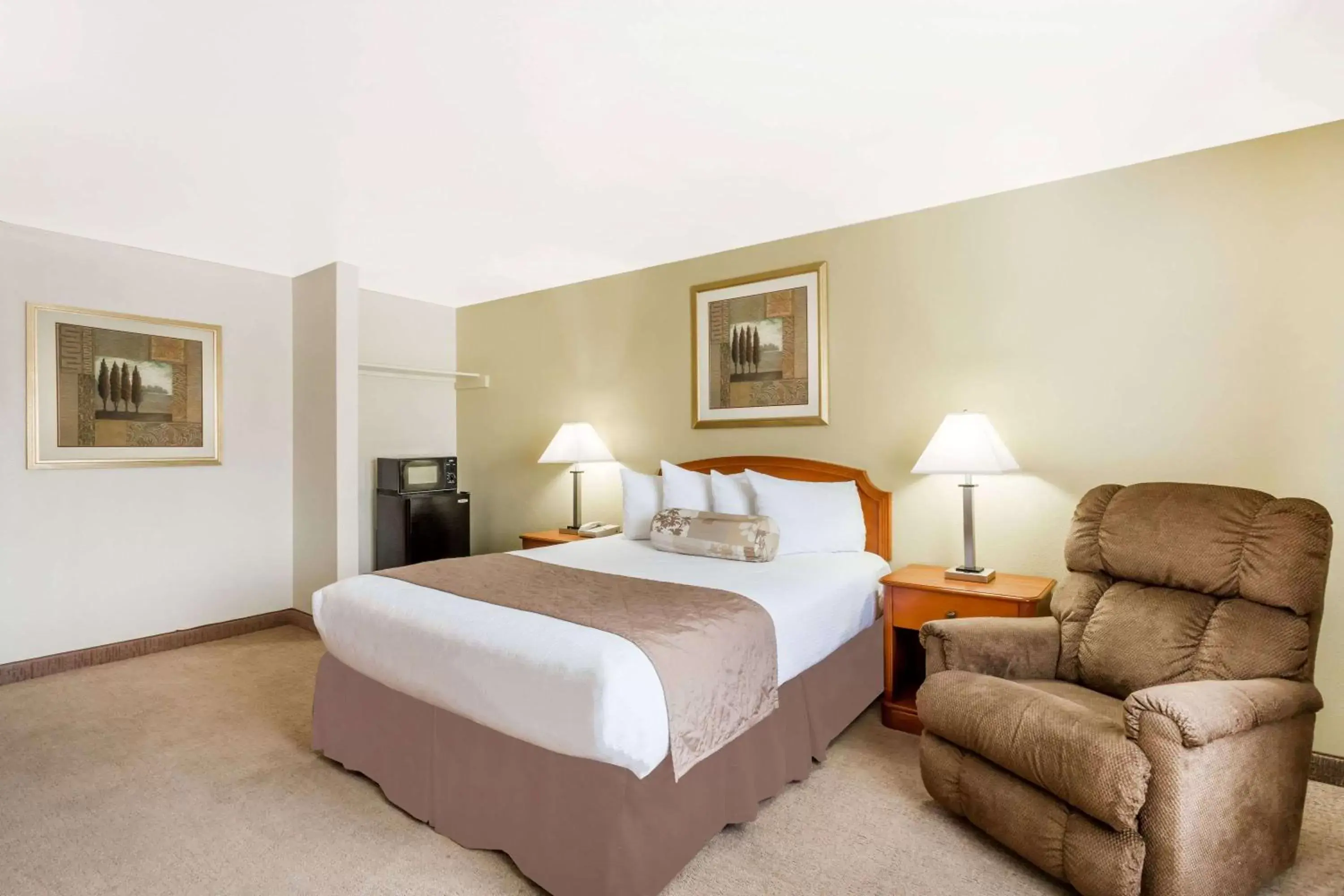 Photo of the whole room, Bed in Ramada by Wyndham Ely Photo of the whole room, Bed in Ramada by Wyndham Ely