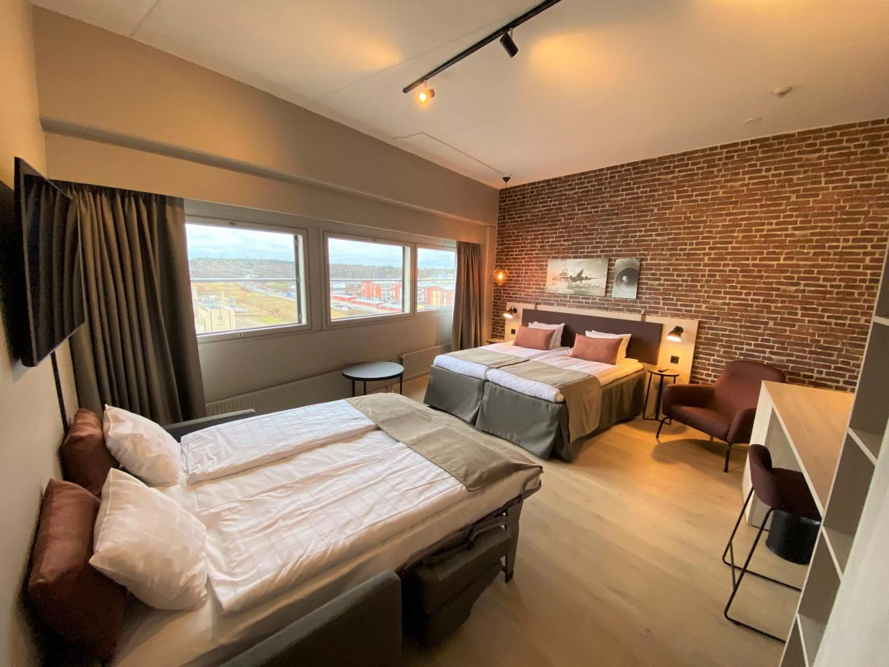 Photo of the whole room, Bed in Skyline Airport Hotel