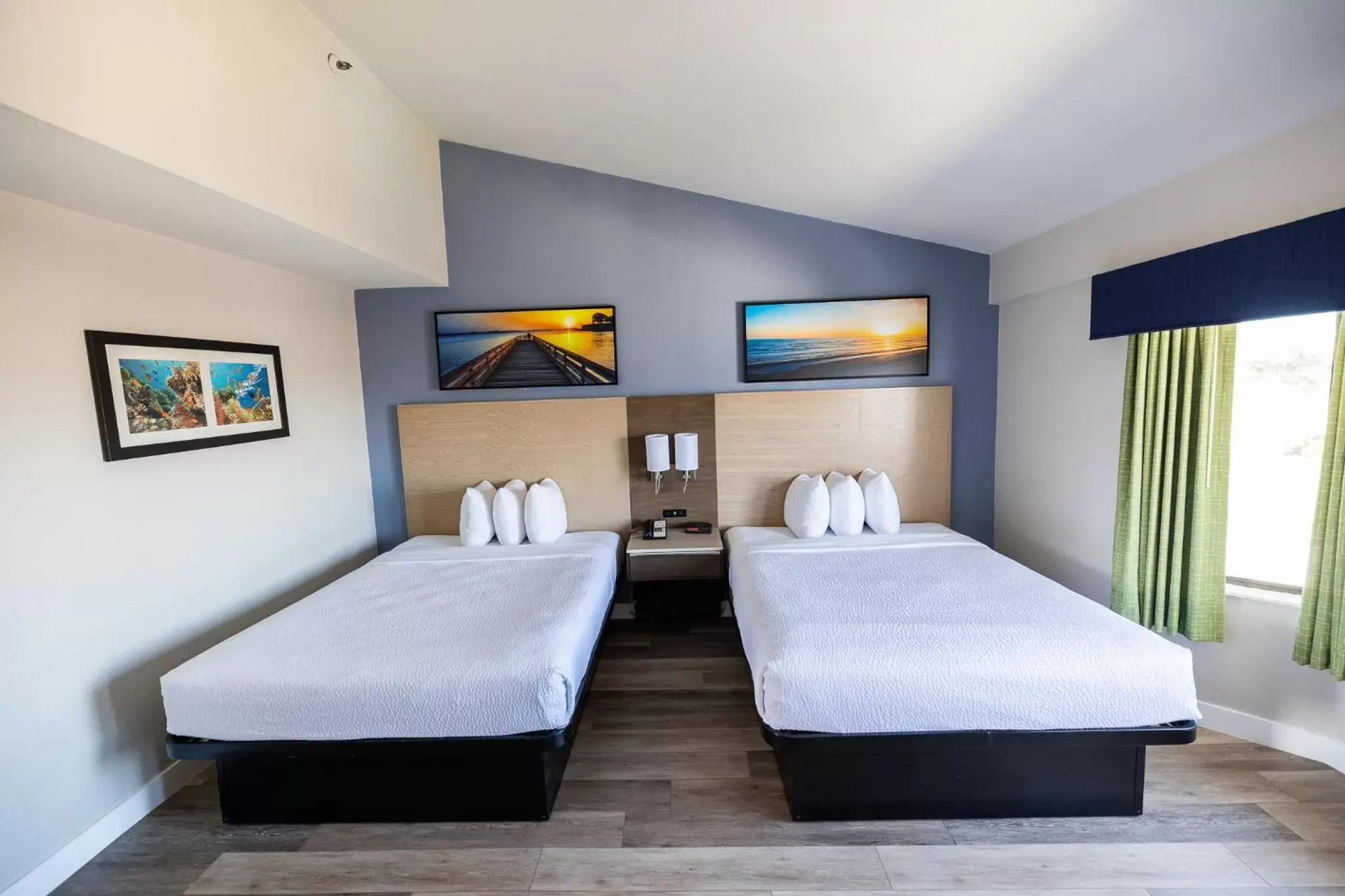 Photo of the whole room, Bed in Days Inn by Wyndham Monterey Downtown Photo of the whole room, Bed in Days Inn by Wyndham Monterey Downtown