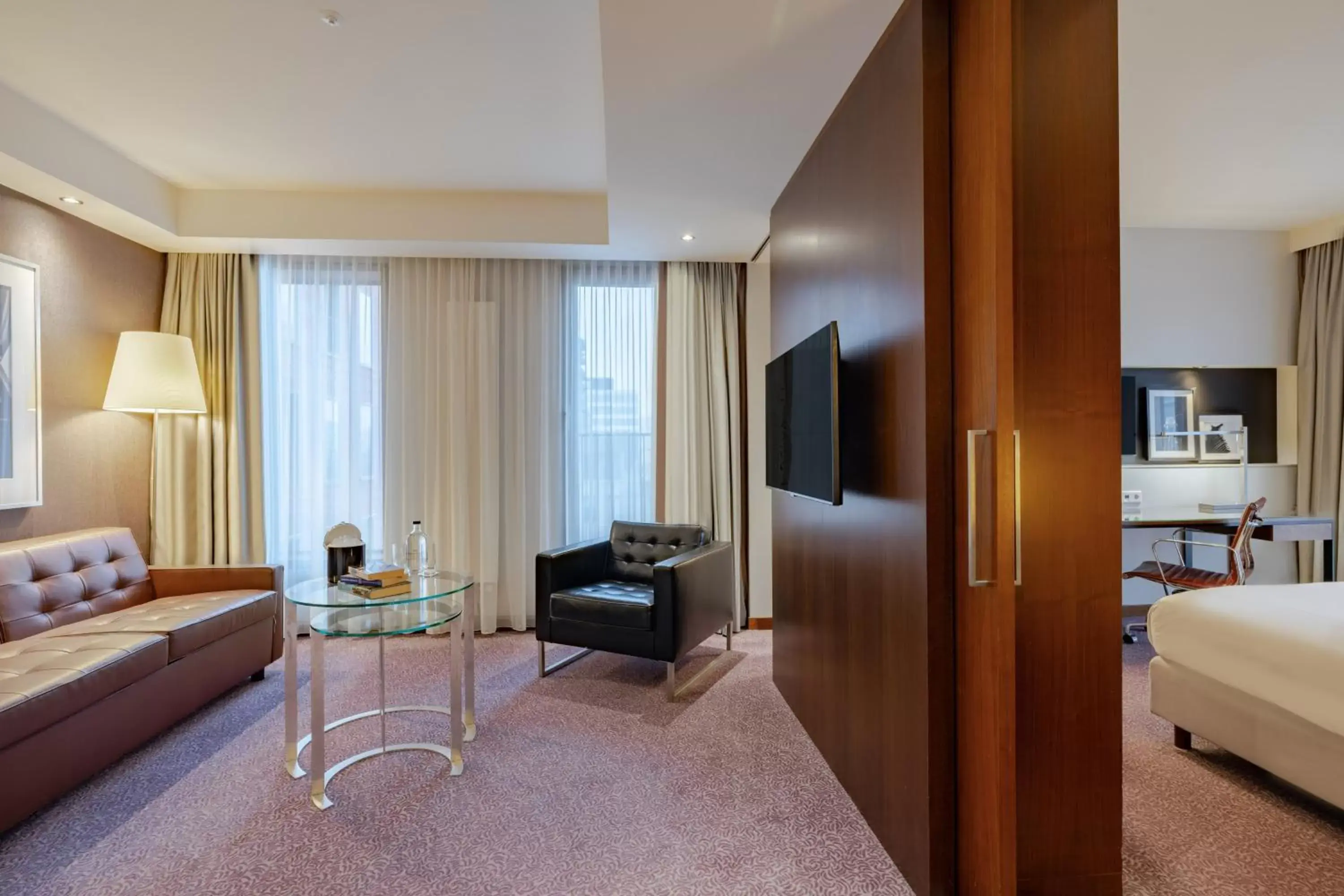 Photo of the whole room, TV/Entertainment Center in Crowne Plaza Amsterdam - South, an IHG Hotel
