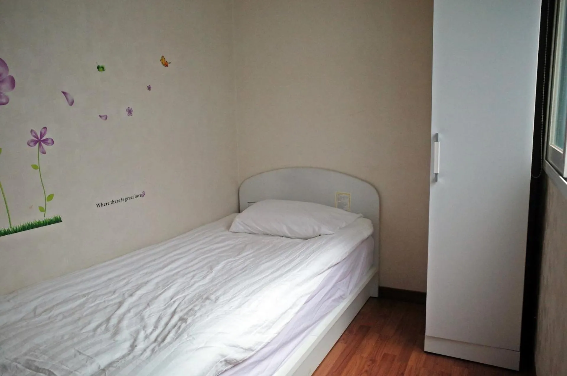Photo of the whole room, Bed in YaKorea Hostel Gangnam
