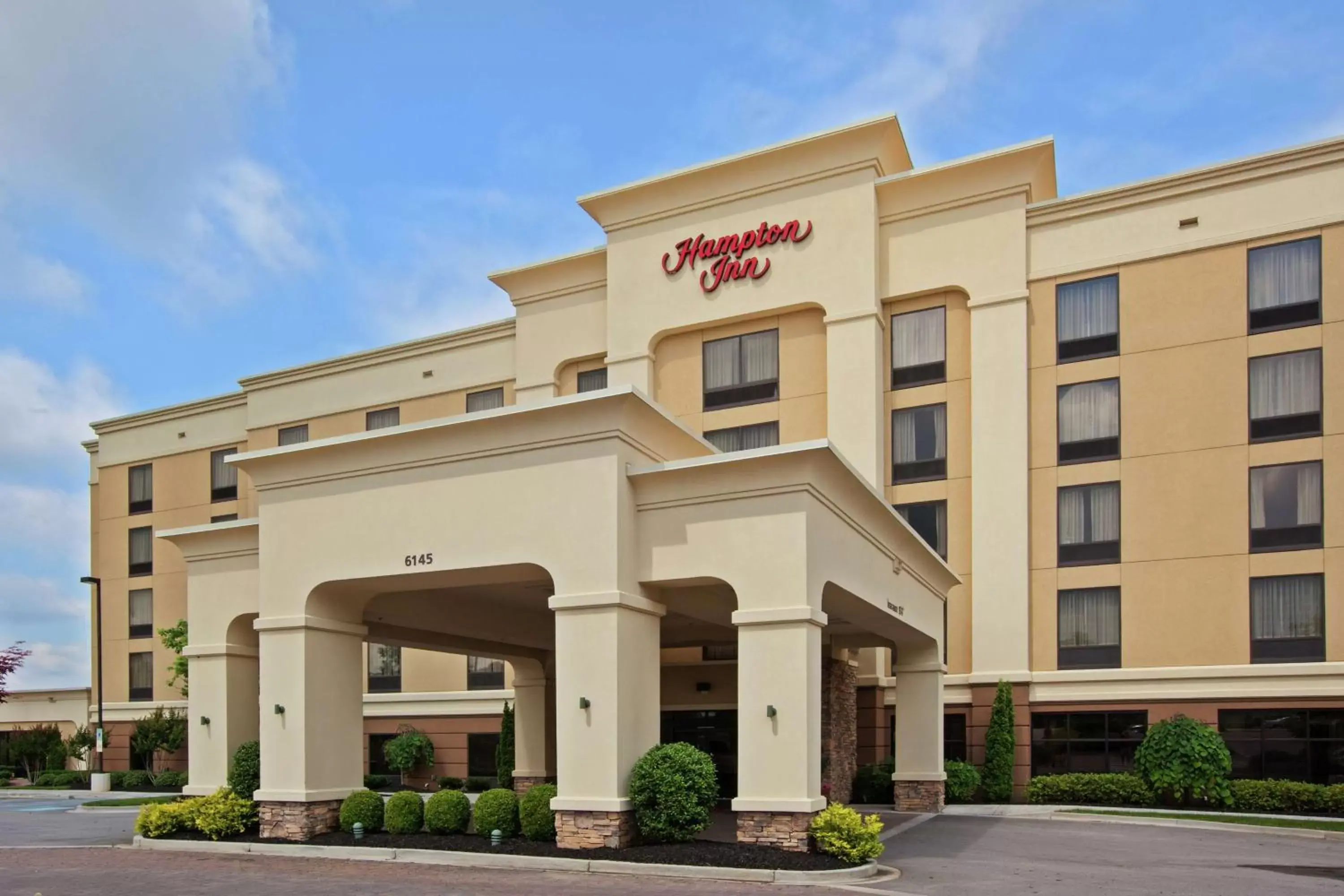 Property Building in Hampton Inn Chattanooga-North