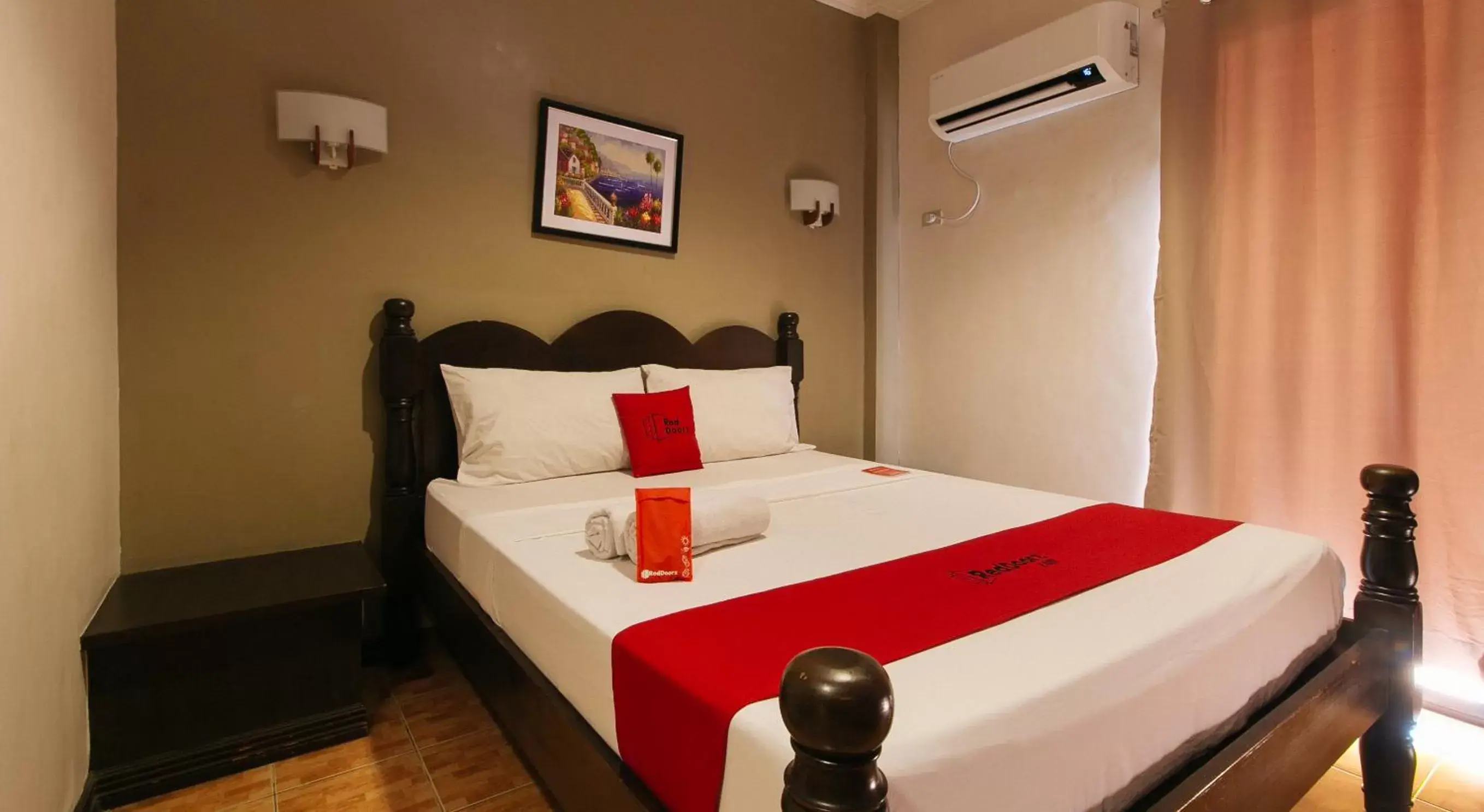 Bed in RedDoorz at KM 50 Aguinaldo Highway Tagaytay - Vaccinated Staff