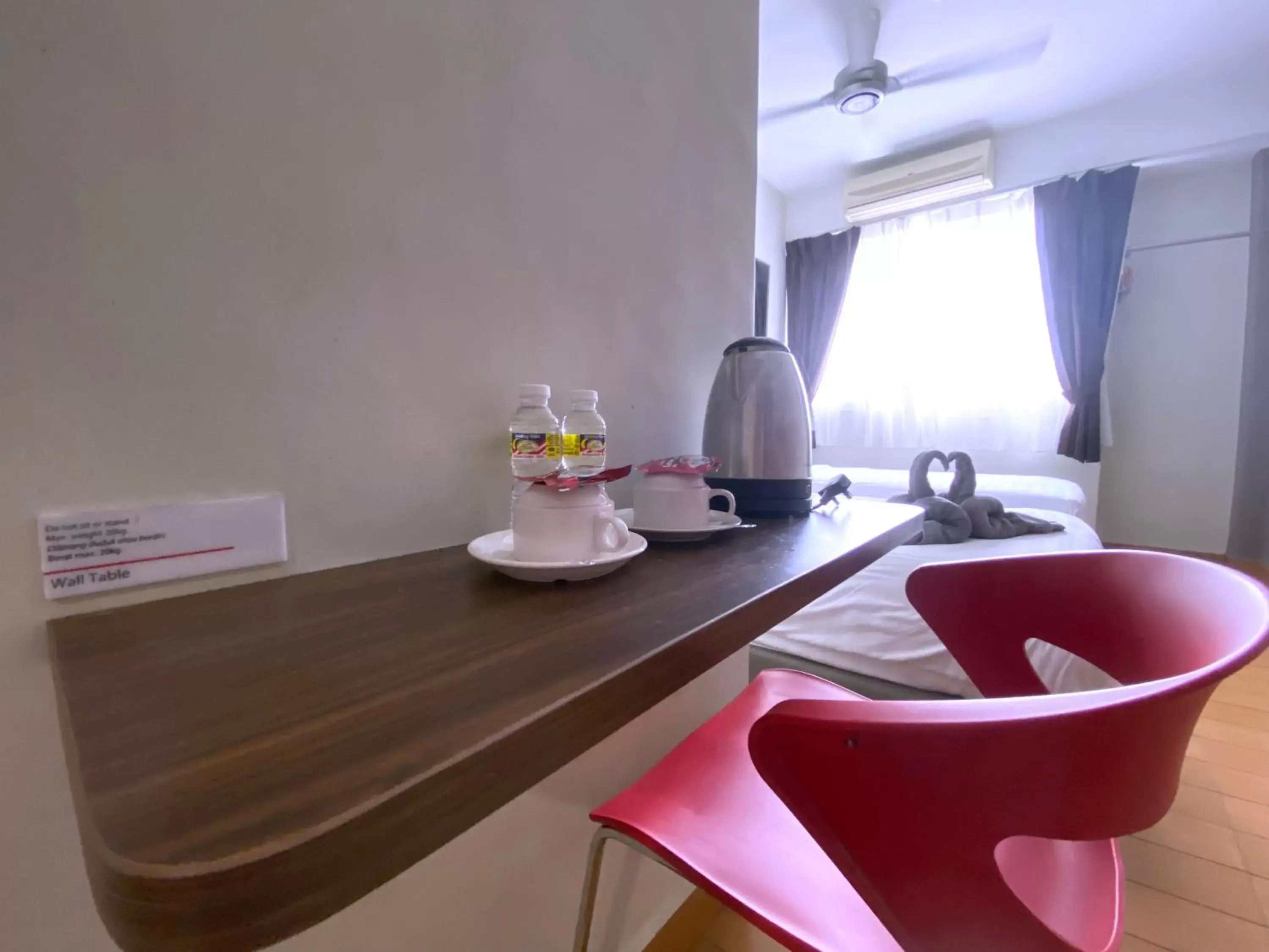 Coffee/tea facilities, Kitchen/Kitchenette in D'concept Hotel Kulim