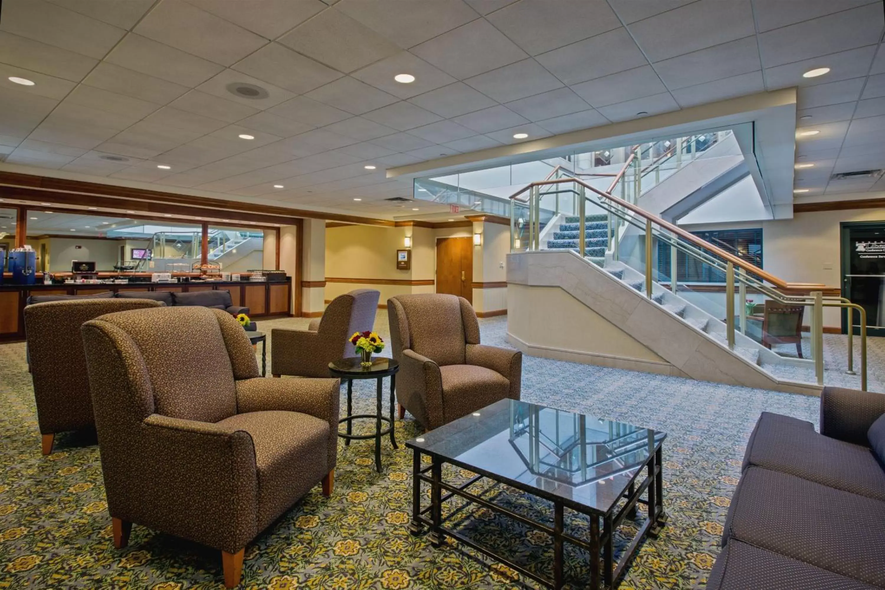 Meeting/conference room, Lounge/Bar in Crowne Plaza Hotel Philadelphia - King of Prussia, an IHG Hotel