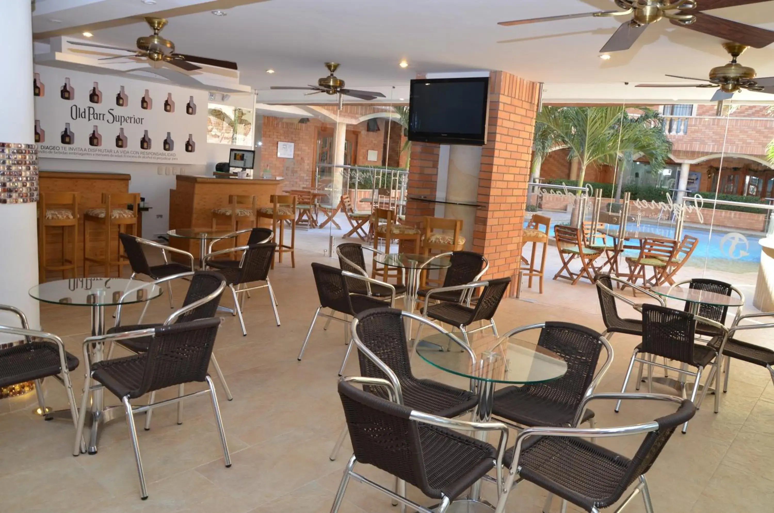 Lounge or bar, Restaurant/Places to Eat in Hotel Tativan
