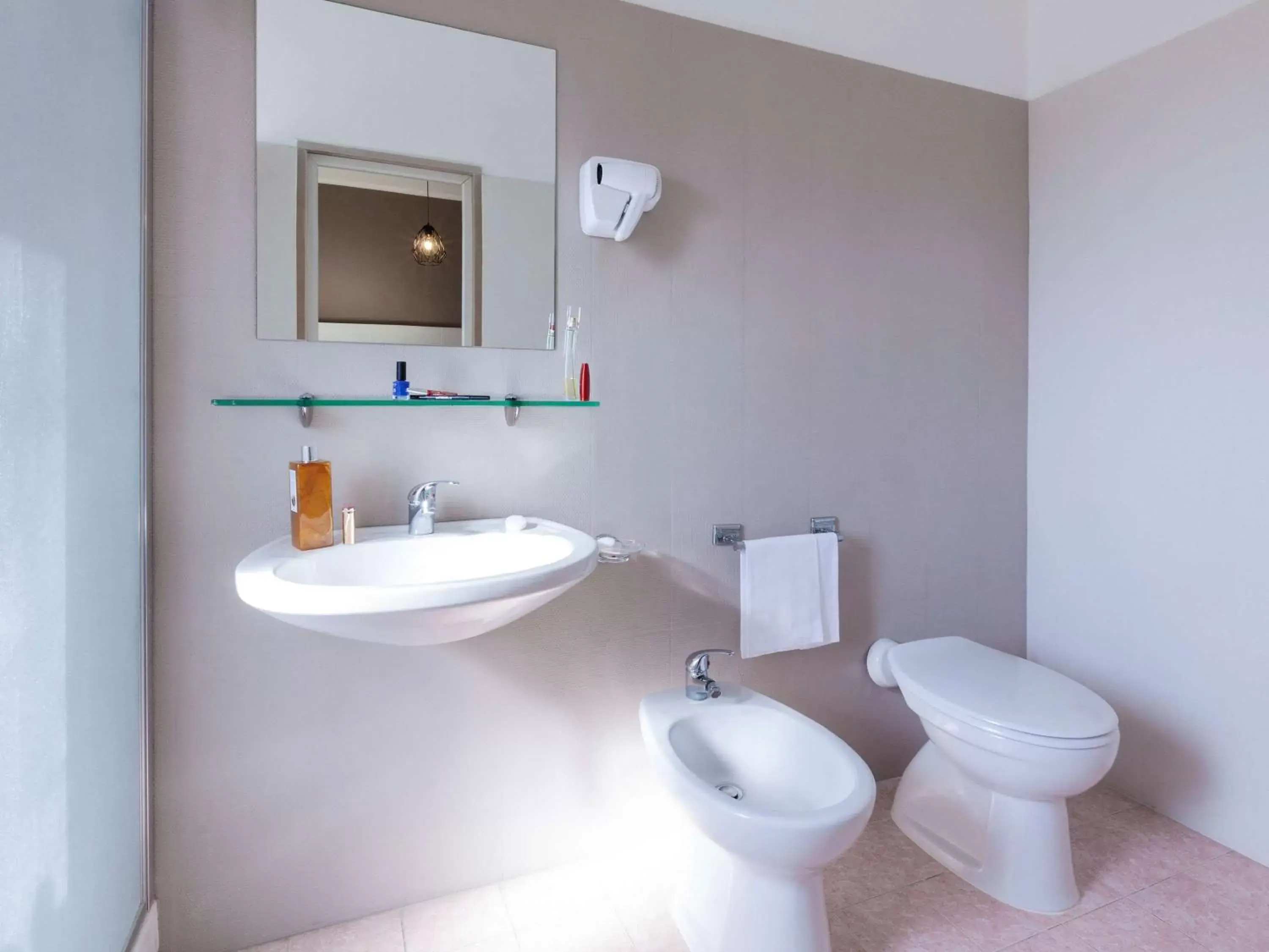 Photo of the whole room, Bathroom in ibis styles Trani