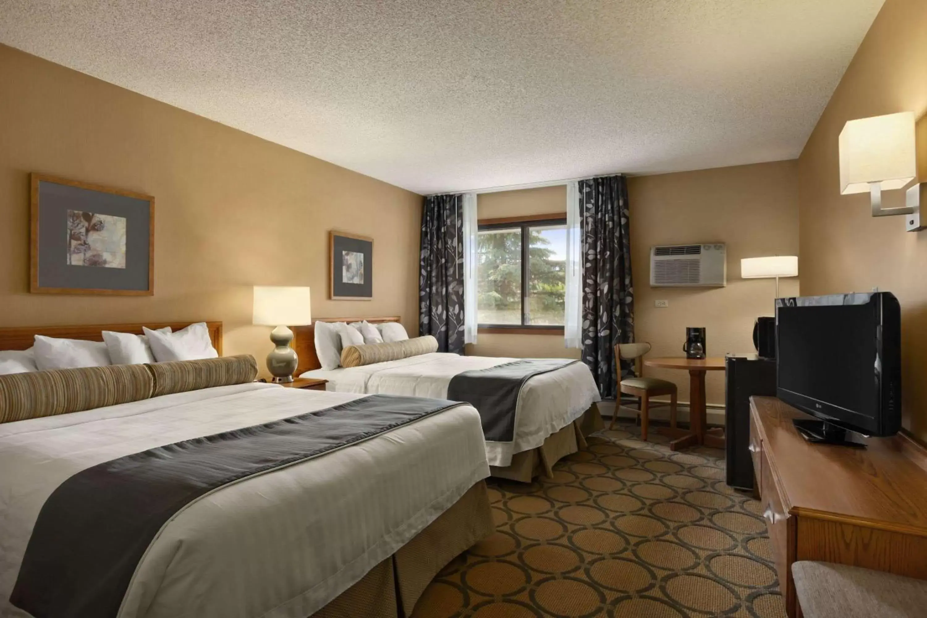 Photo of the whole room, Bed in Days Inn by Wyndham Helena