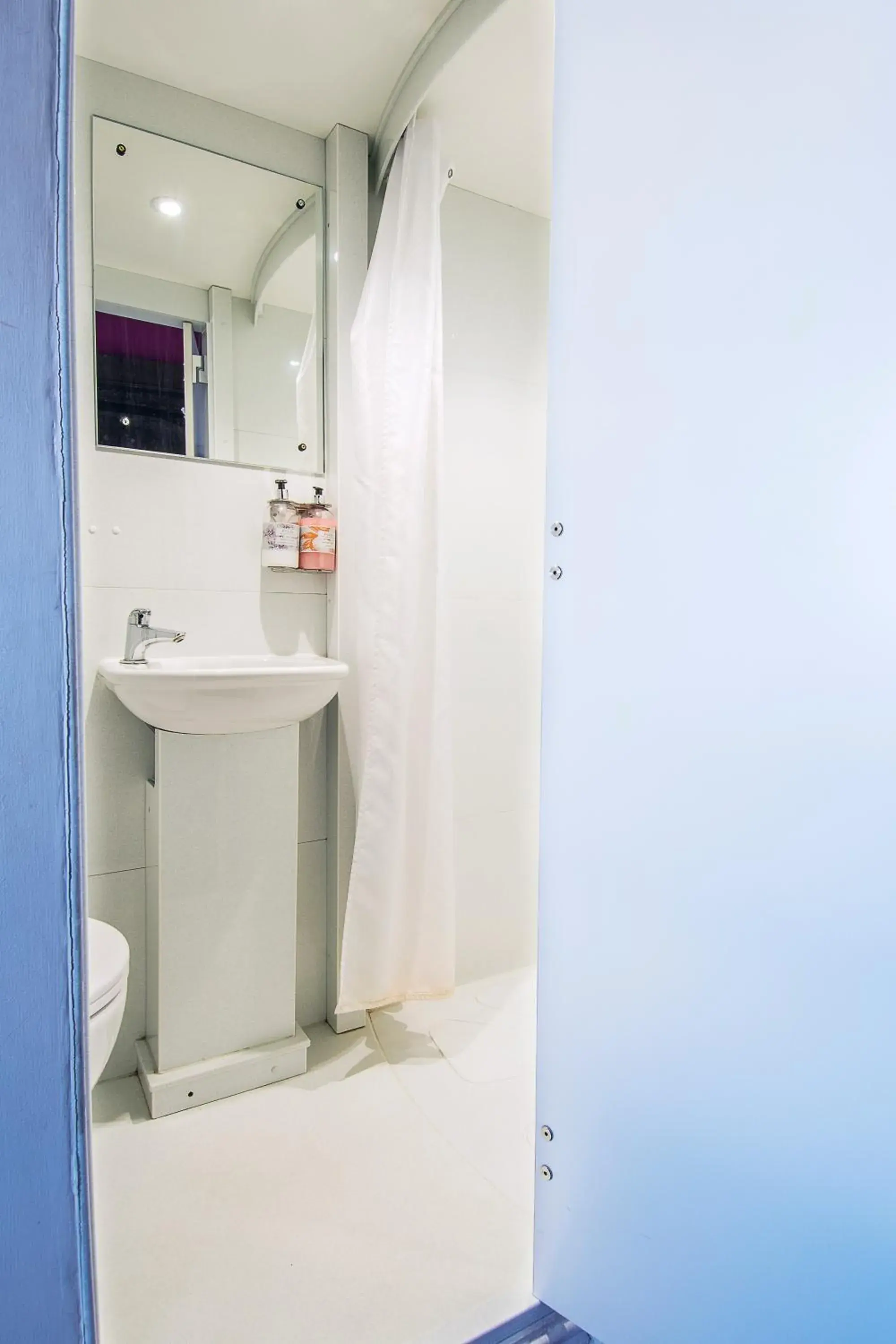 Bathroom in Safestay York