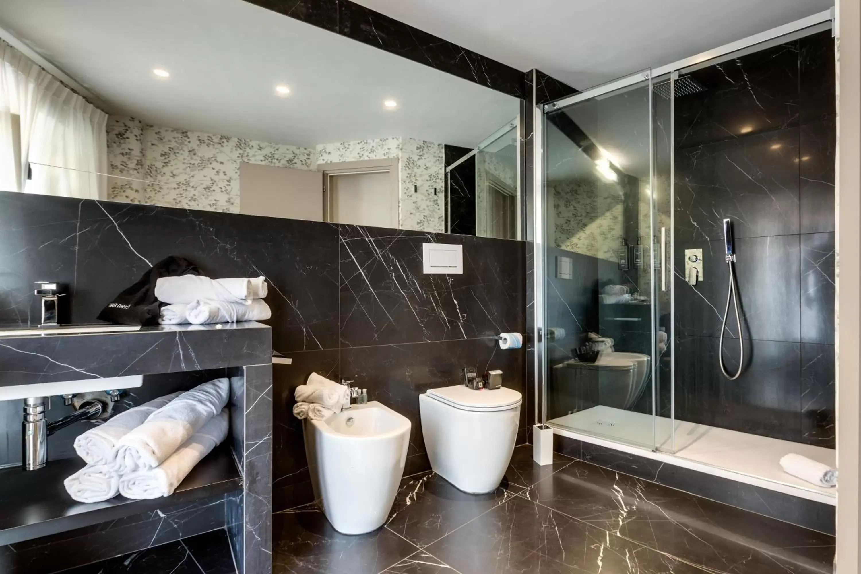Shower, Bathroom in Piazza Farnese Luxury Suites