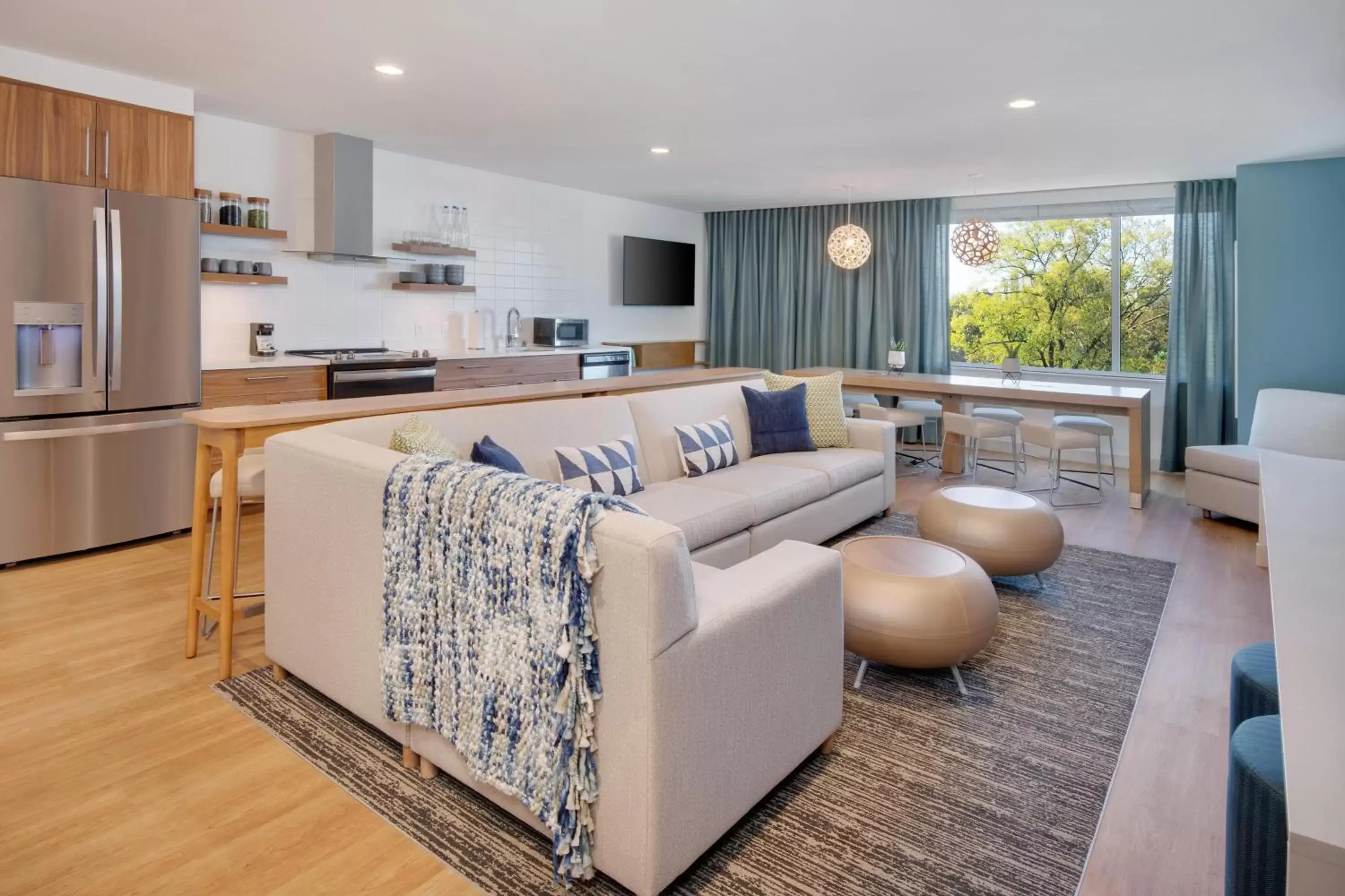 Kitchen or kitchenette, Seating Area in Element Atlanta Buckhead