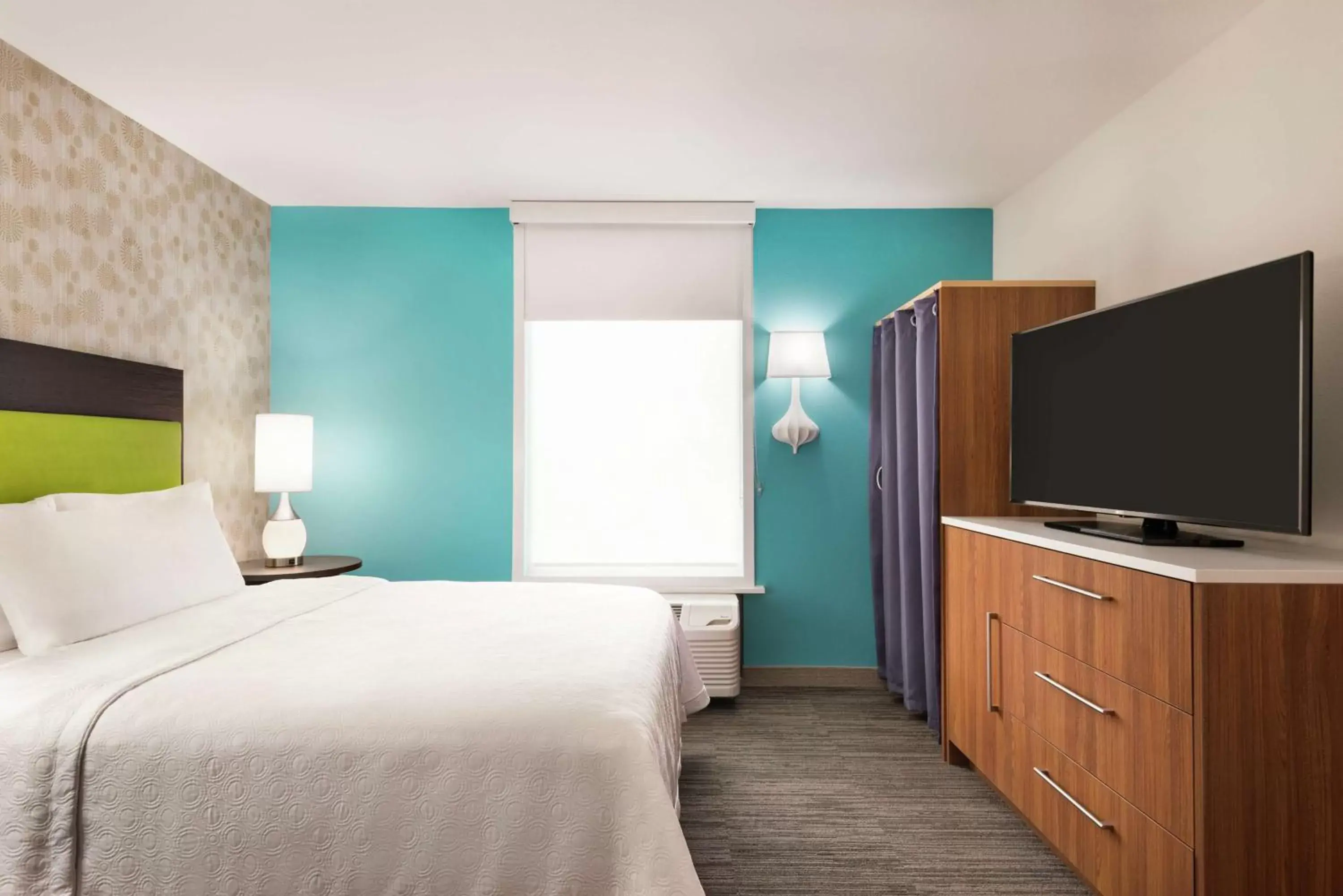 Bedroom, Bed in Home2 Suites by Hilton Woodbridge Potomac Mills