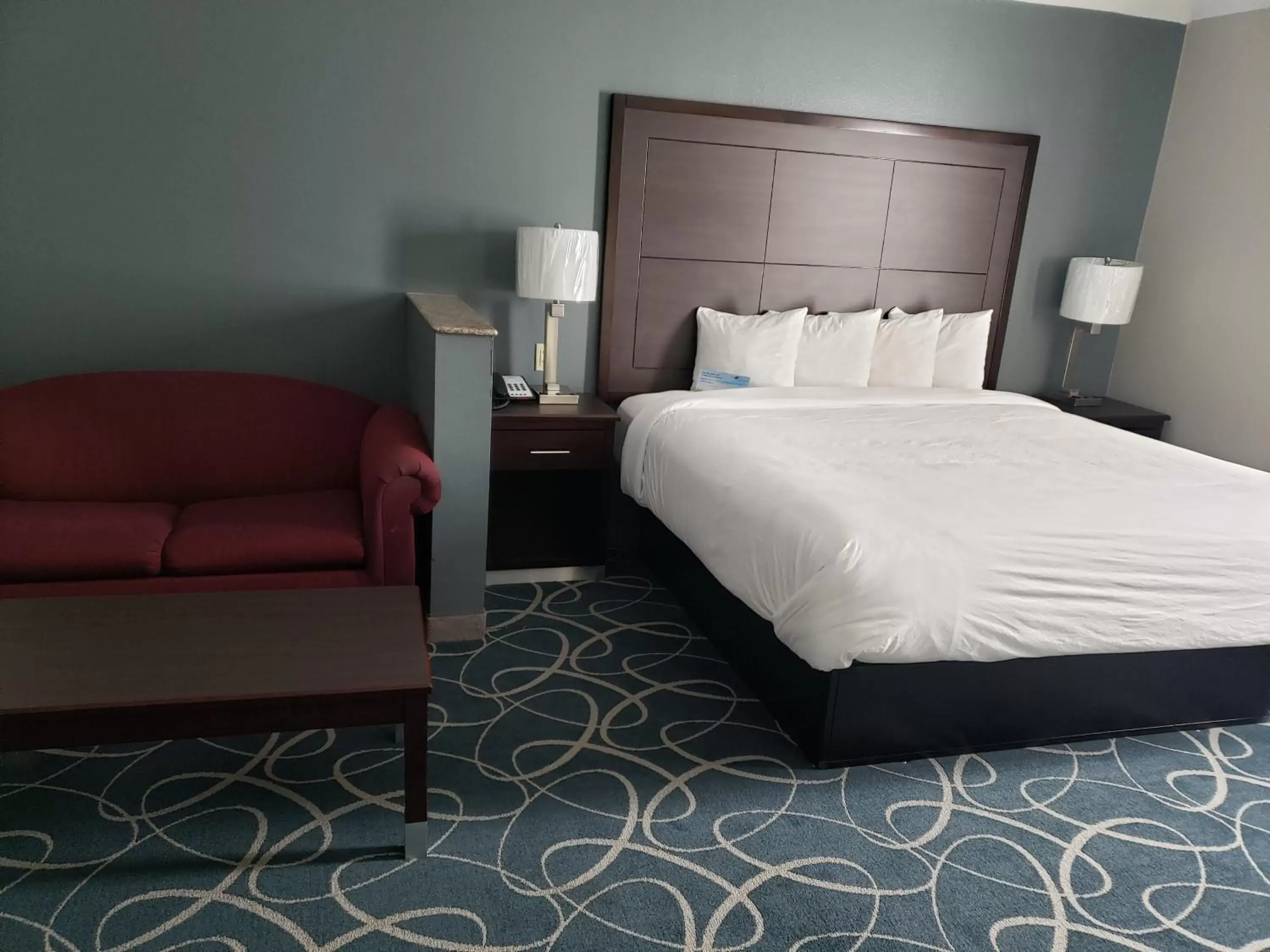 Bedroom, Bed in Days Inn & Suites by Wyndham Cleburne TX