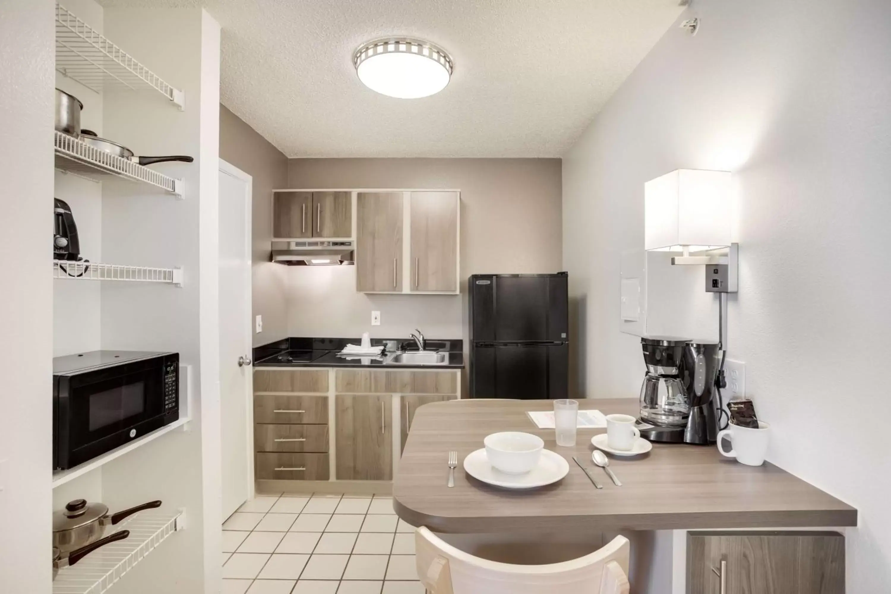 Kitchen or kitchenette, Kitchen/Kitchenette in Studio 6-Stafford, TX - Houston - Sugarland