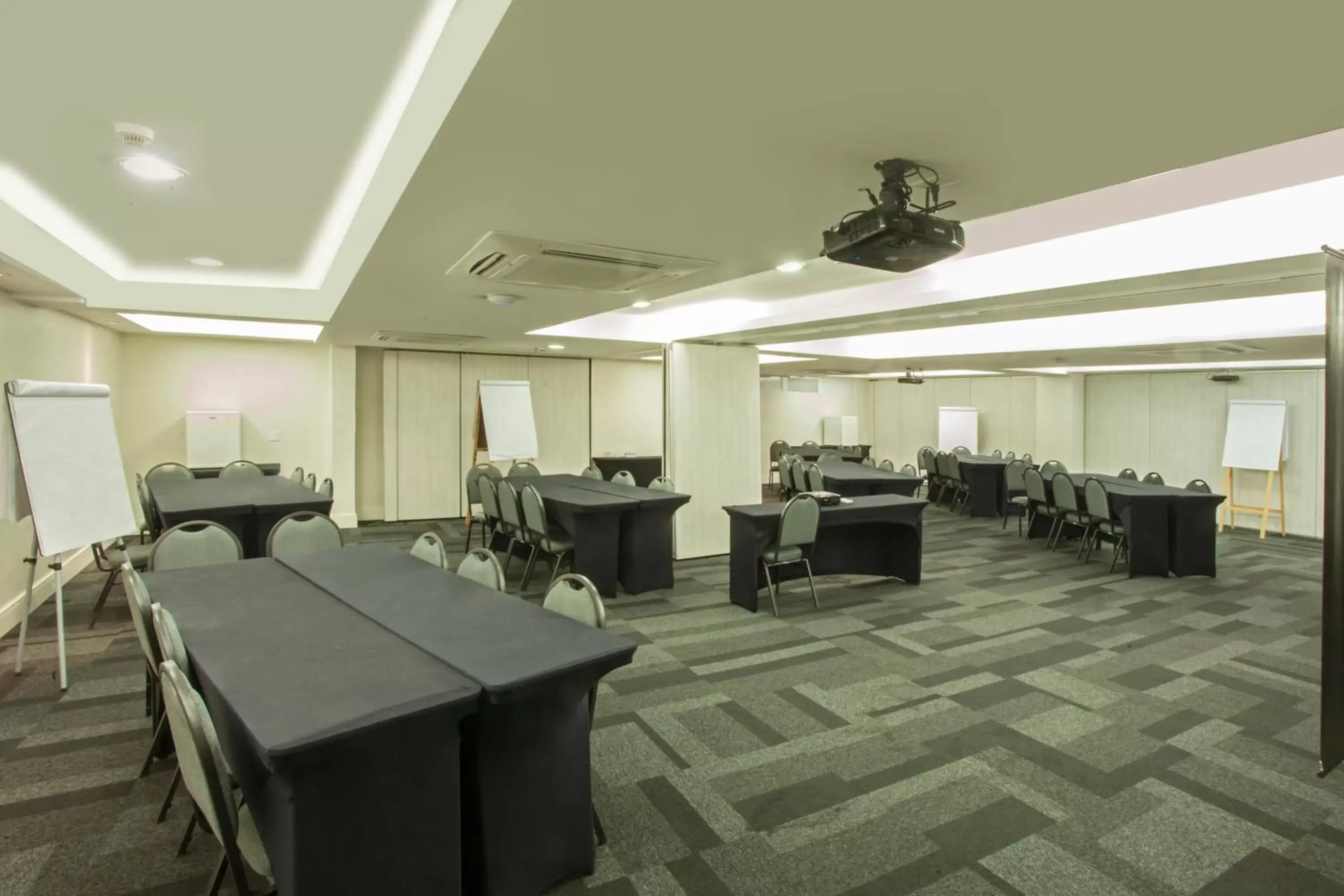 Meeting/conference room, Restaurant/Places to Eat in Hotel WZ Jardins