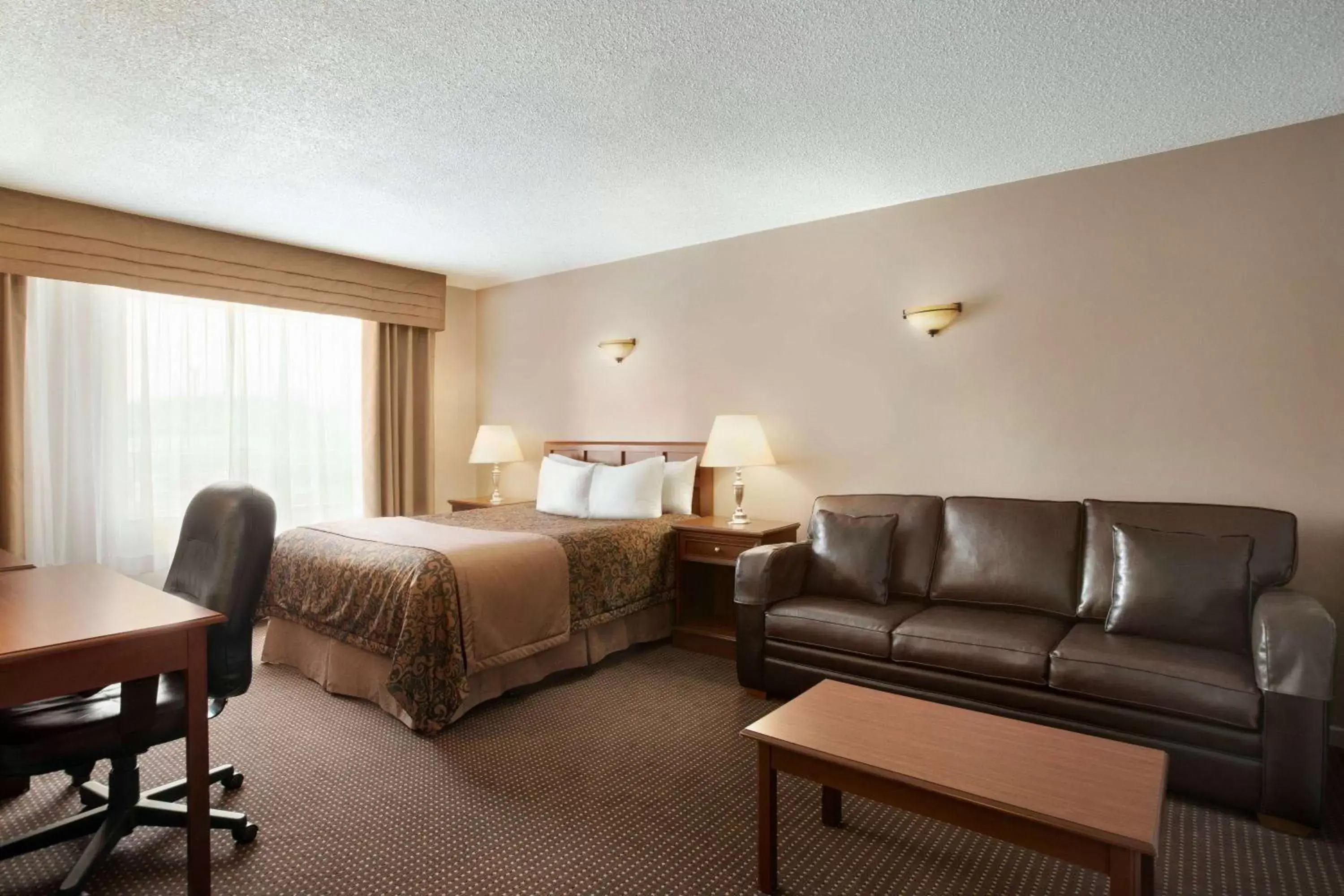 Bed in Travelodge by Wyndham Simcoe Bed in Travelodge by Wyndham Simcoe