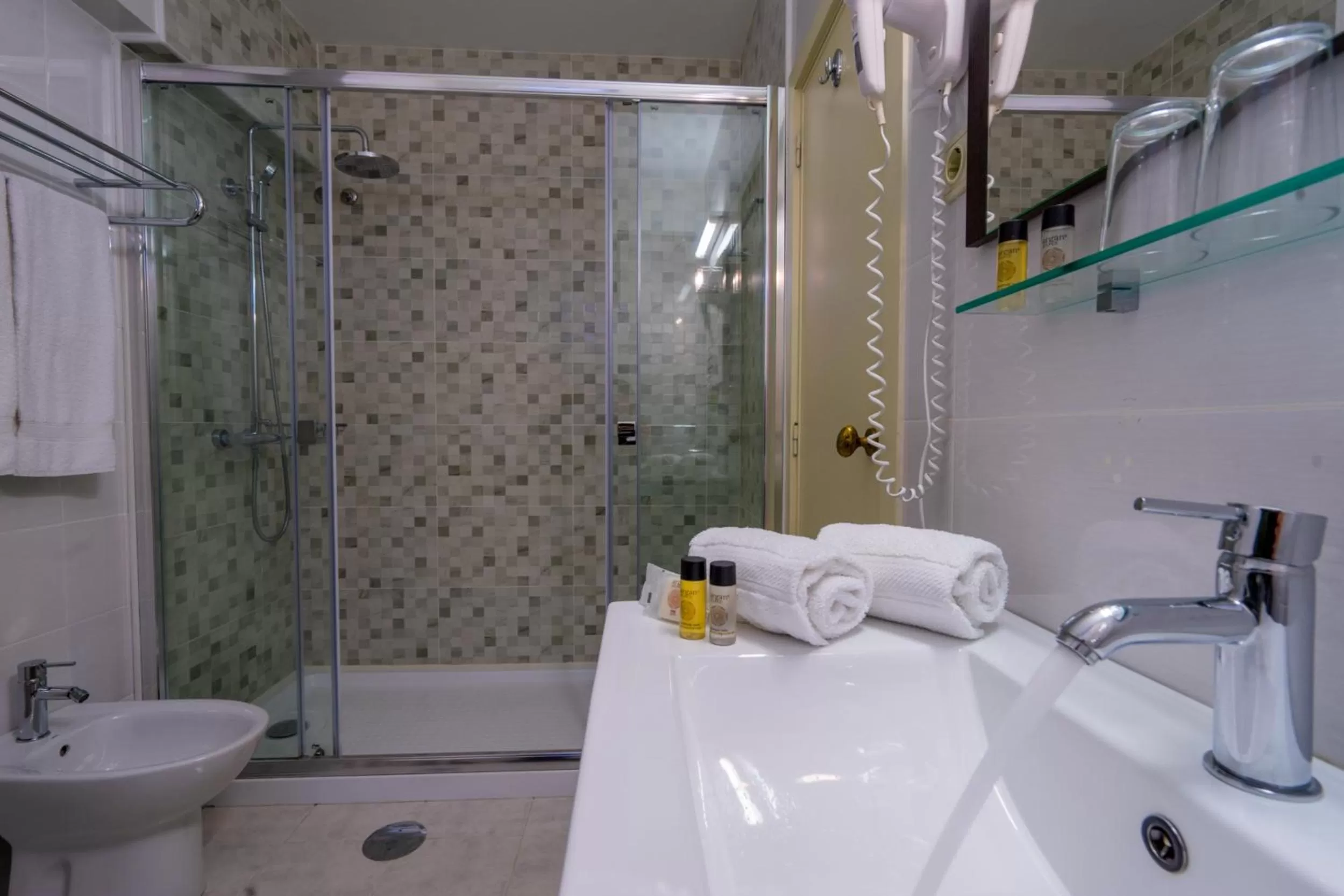 Toilet in Vera Cruz Porto Downtown Hotel