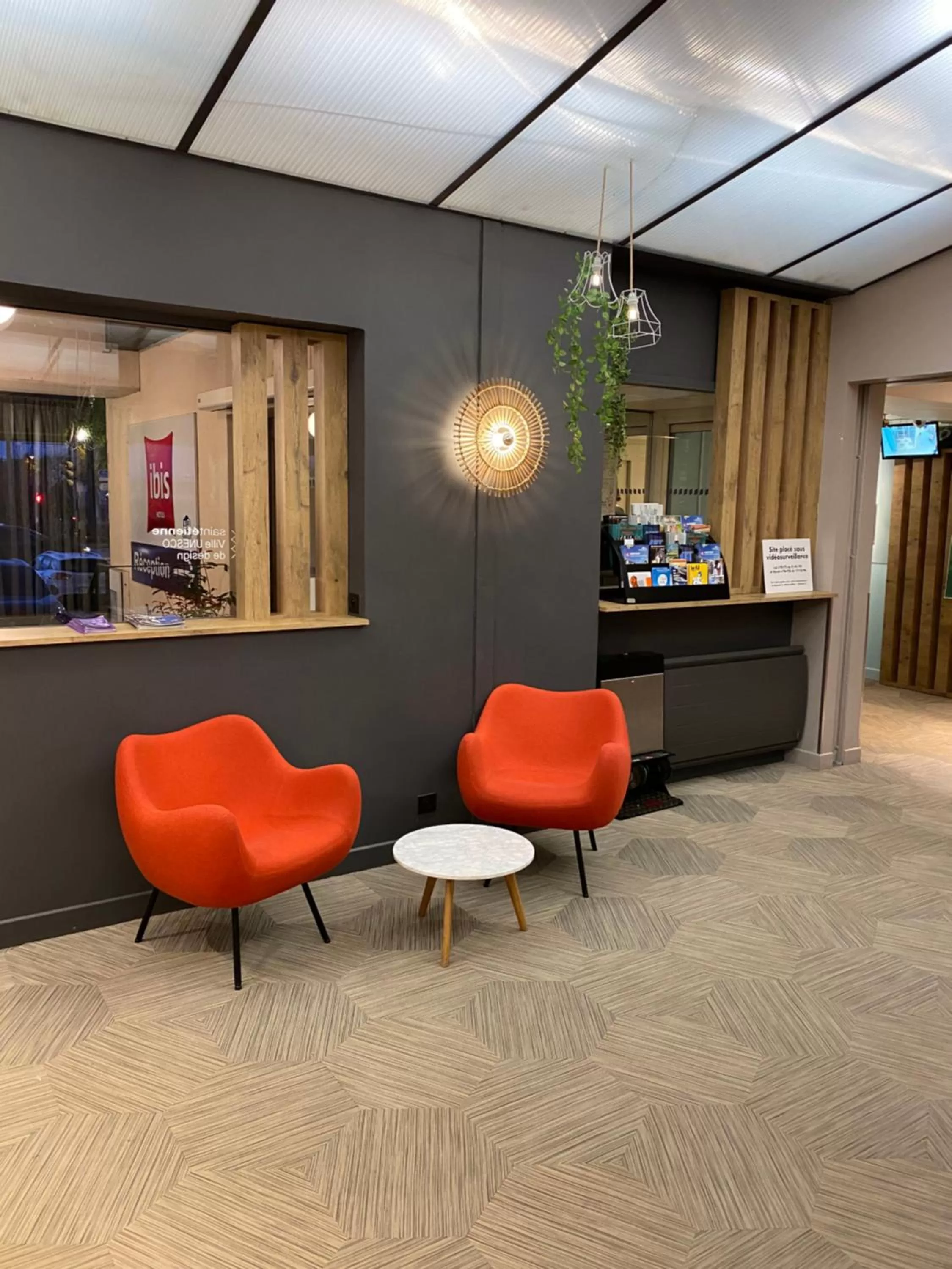 Property building in Ibis Saint Étienne - La Terrasse