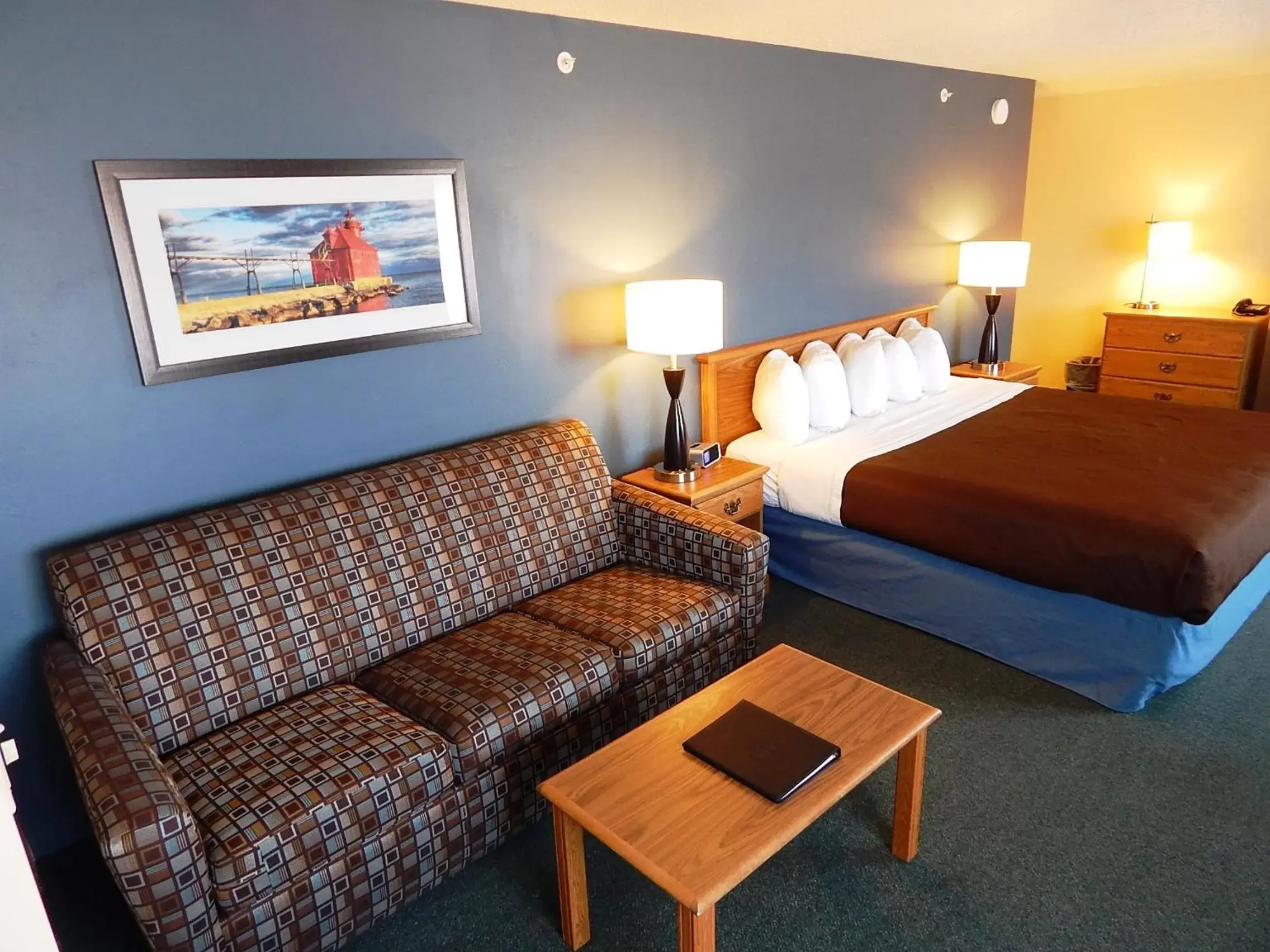 Bed in AmericInn by Wyndham Sturgeon Bay