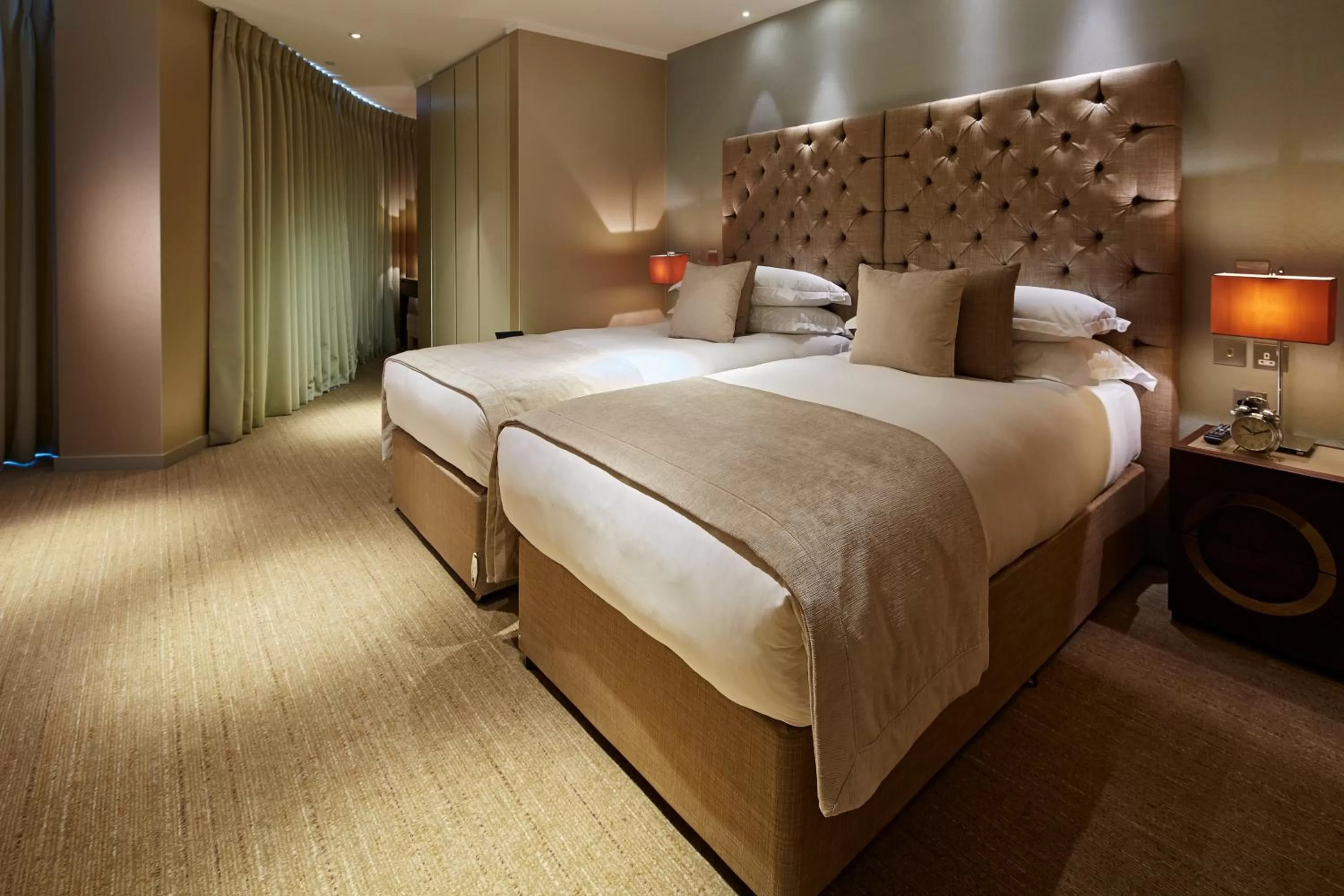 Bedroom, Bed in Cheval Three Quays at The Tower of London