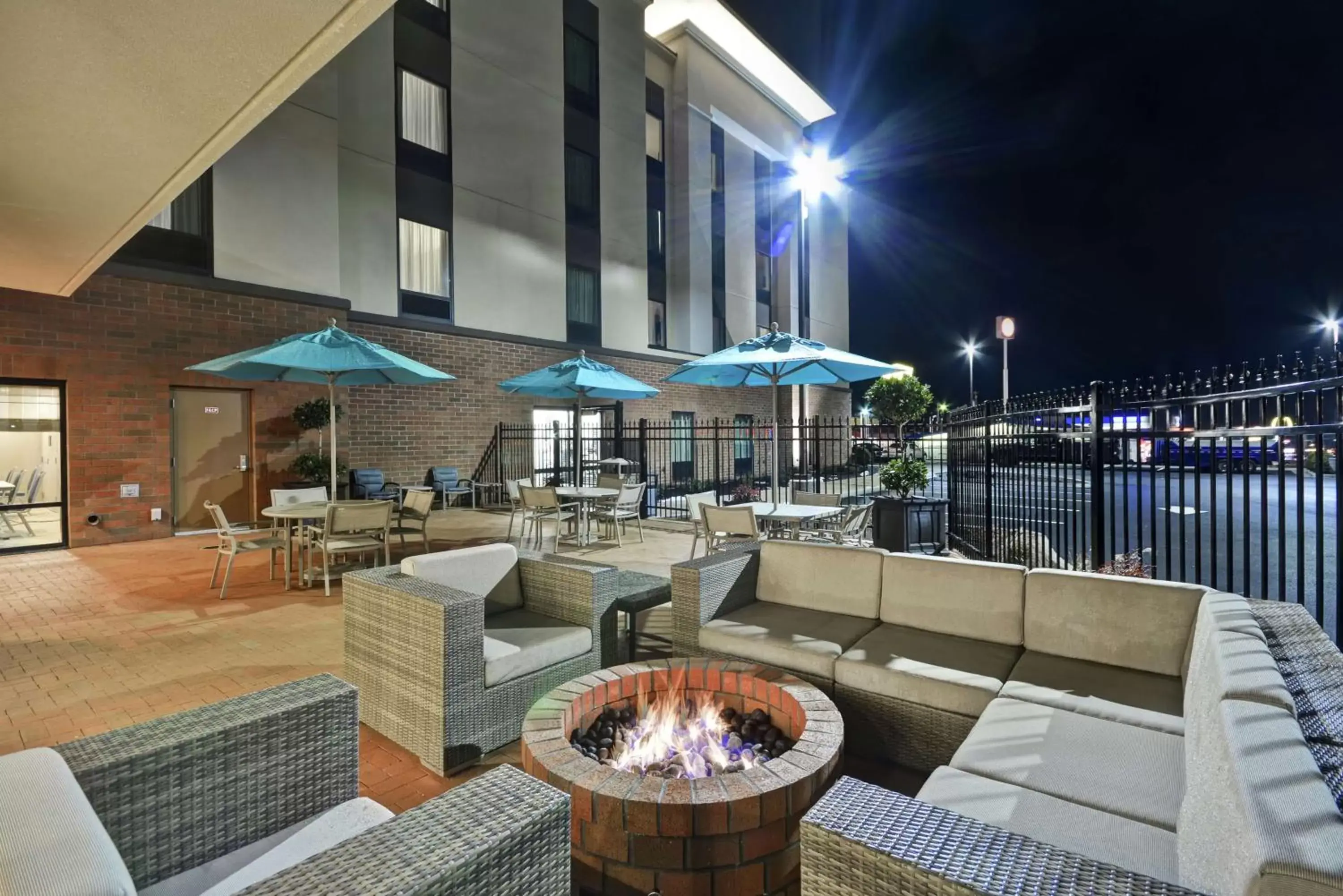 Patio in Hampton Inn Suites Grants Pass