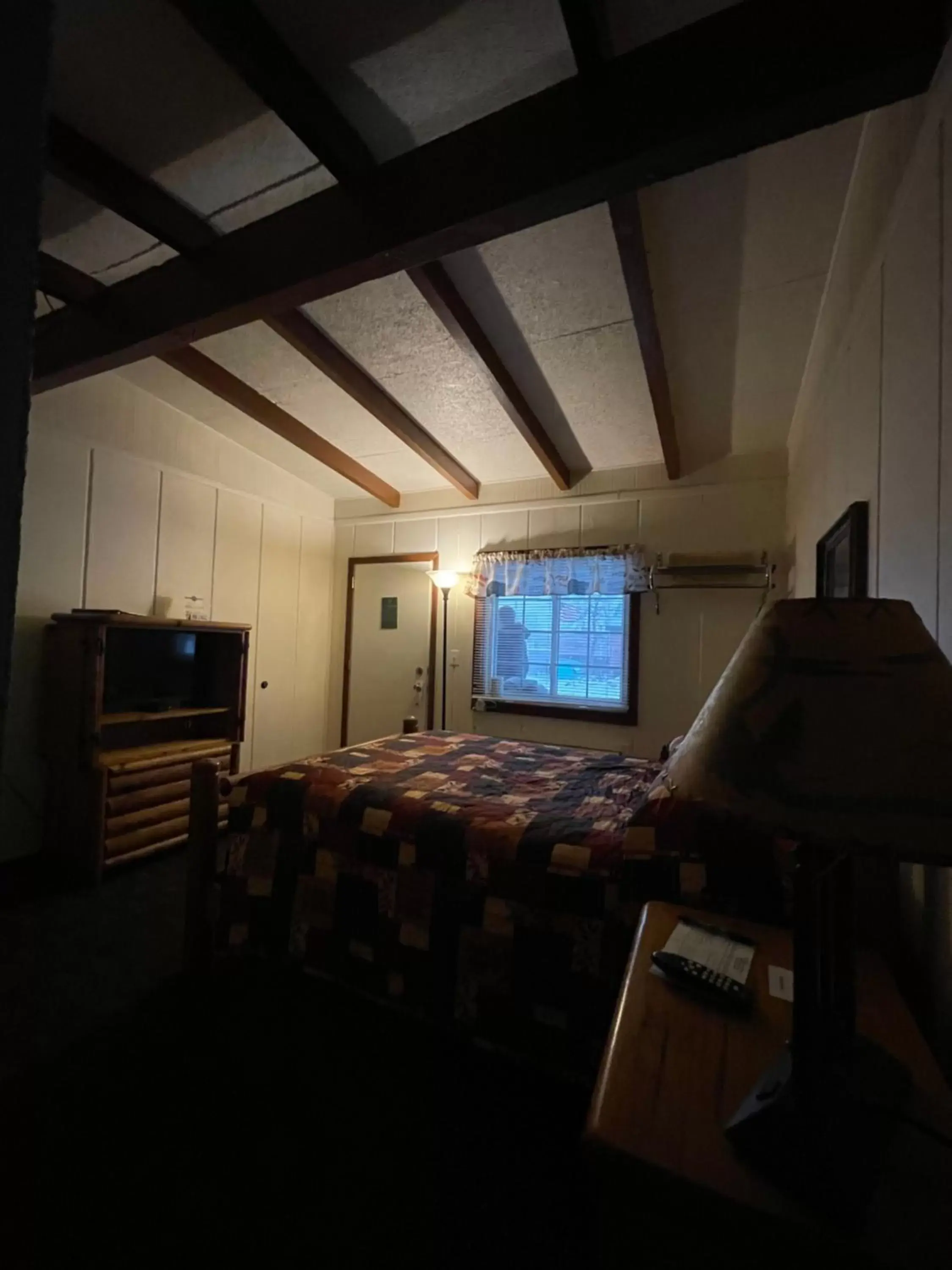 Bed in Olde Mill Inn of Clarkston