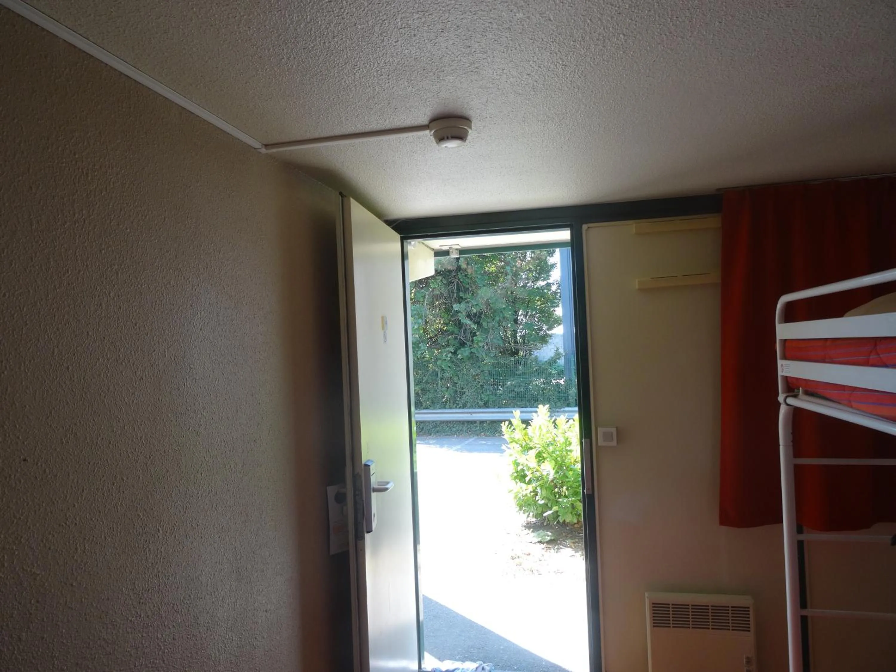 Photo of the whole room in Premiere Classe Lyon Sud - Chasse Sur Rhône