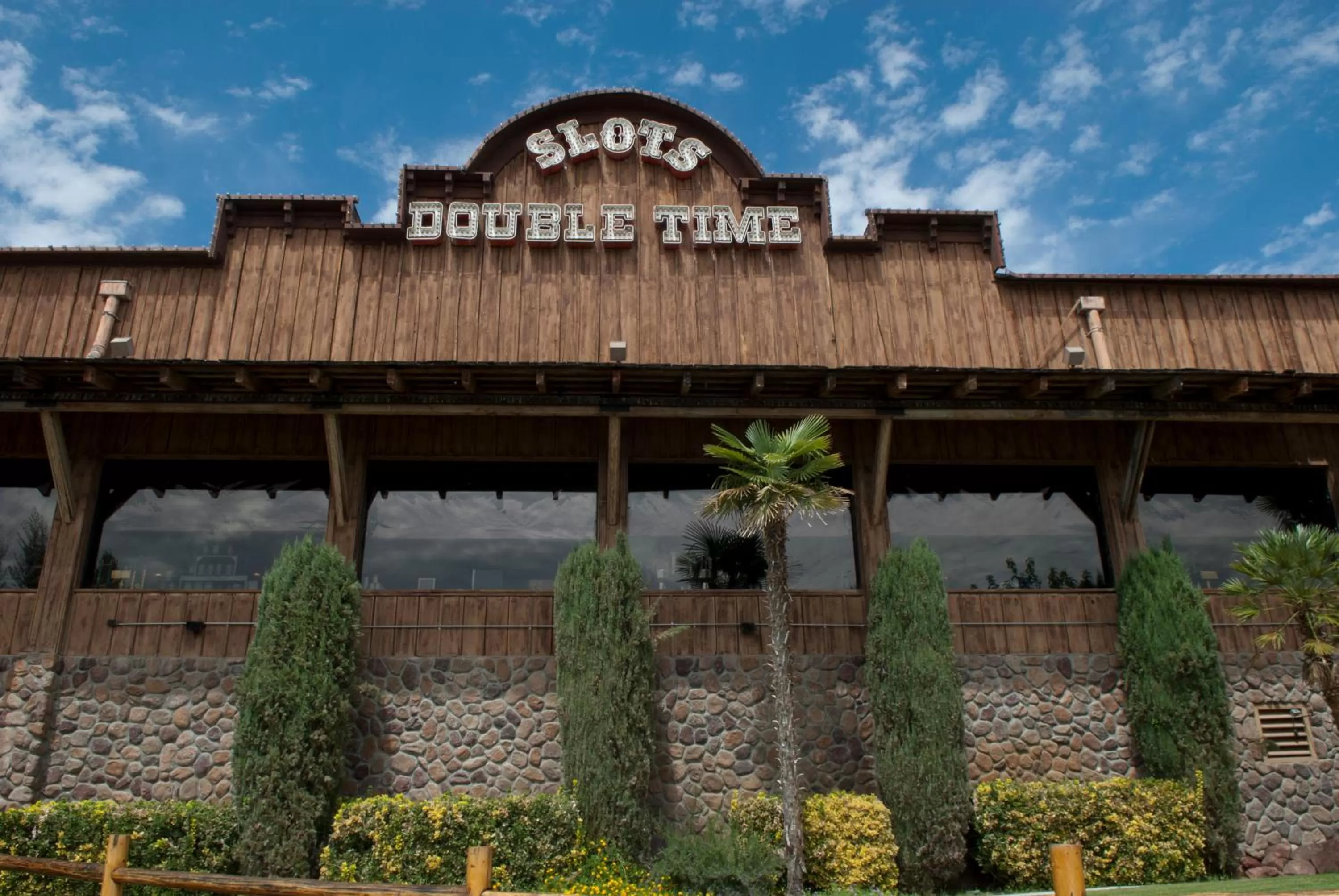 Facade/entrance in The New Pioneer