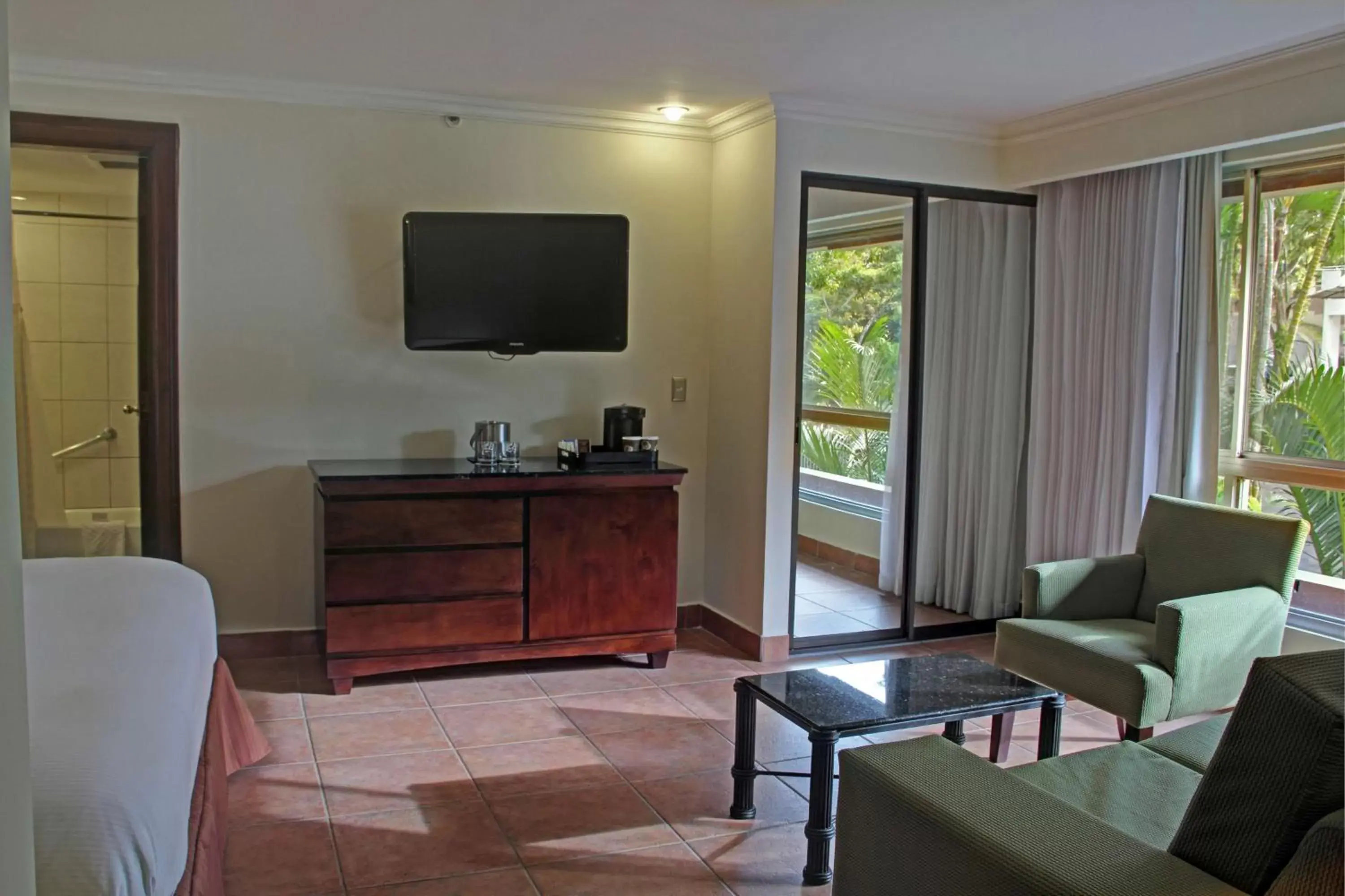 Living room, TV/Entertainment Center in Hilton Cariari DoubleTree San Jose - Costa Rica