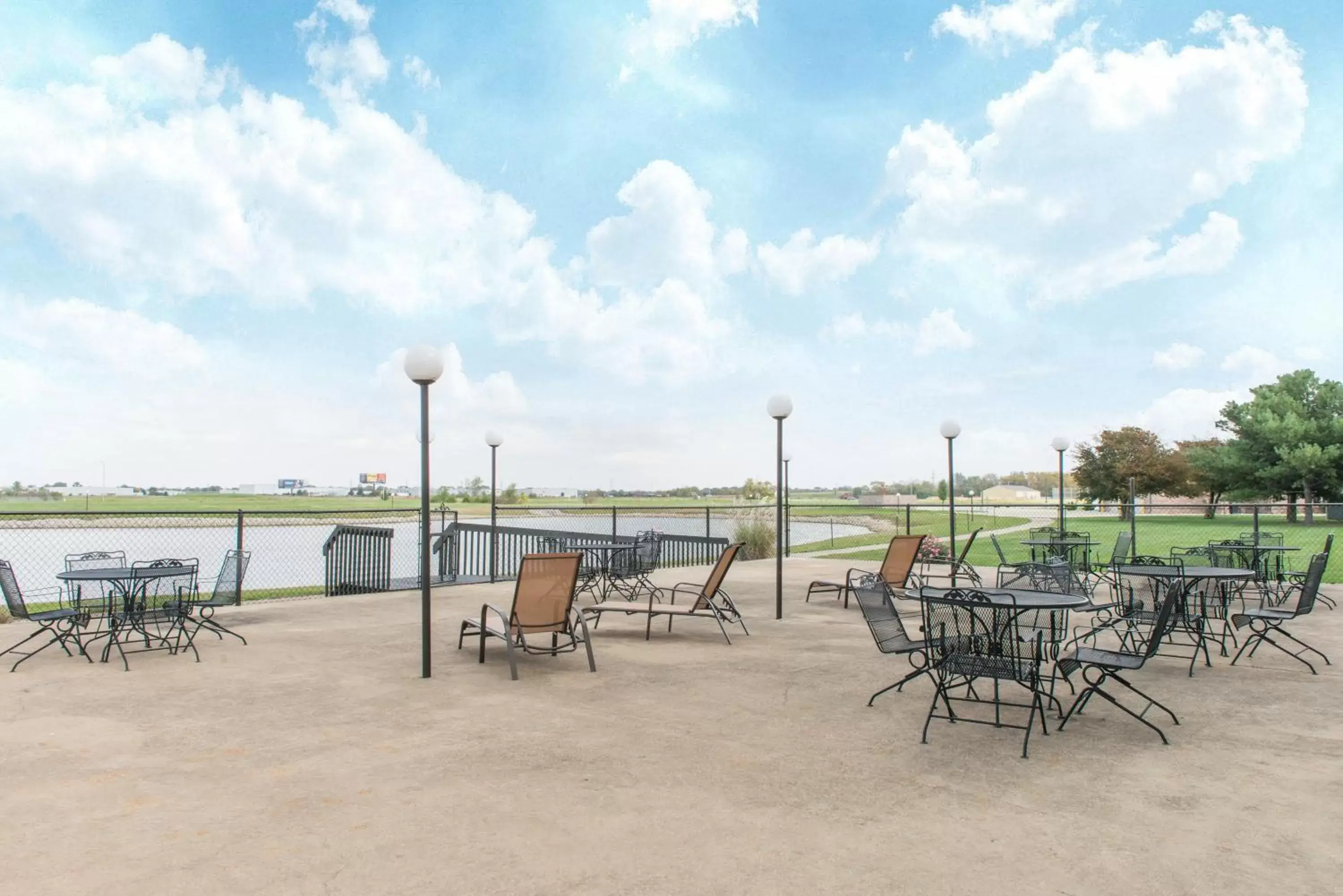 Patio, Restaurant/Places to Eat in Ramada by Wyndham Springfield North
