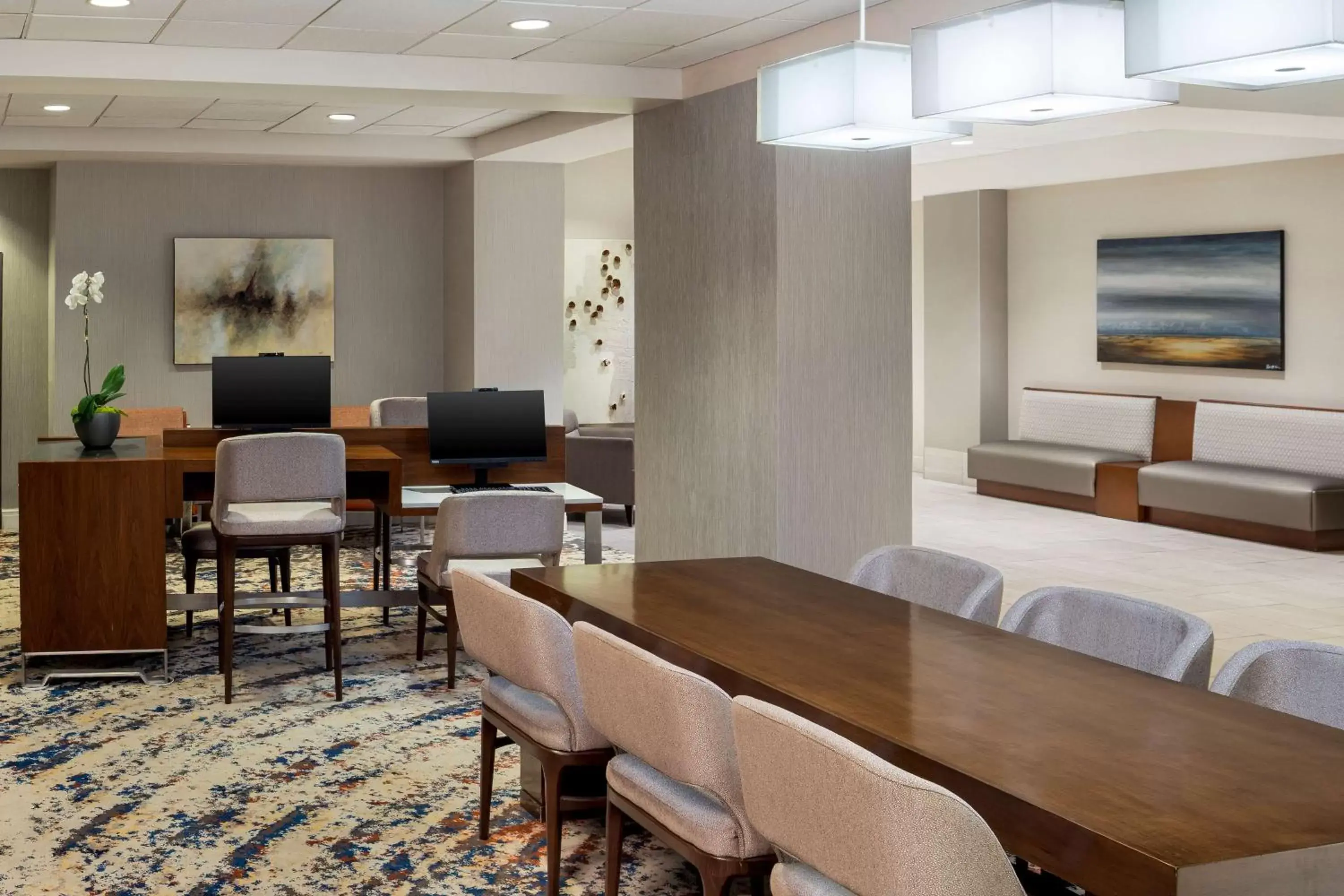 Business facilities in Hilton Arlington