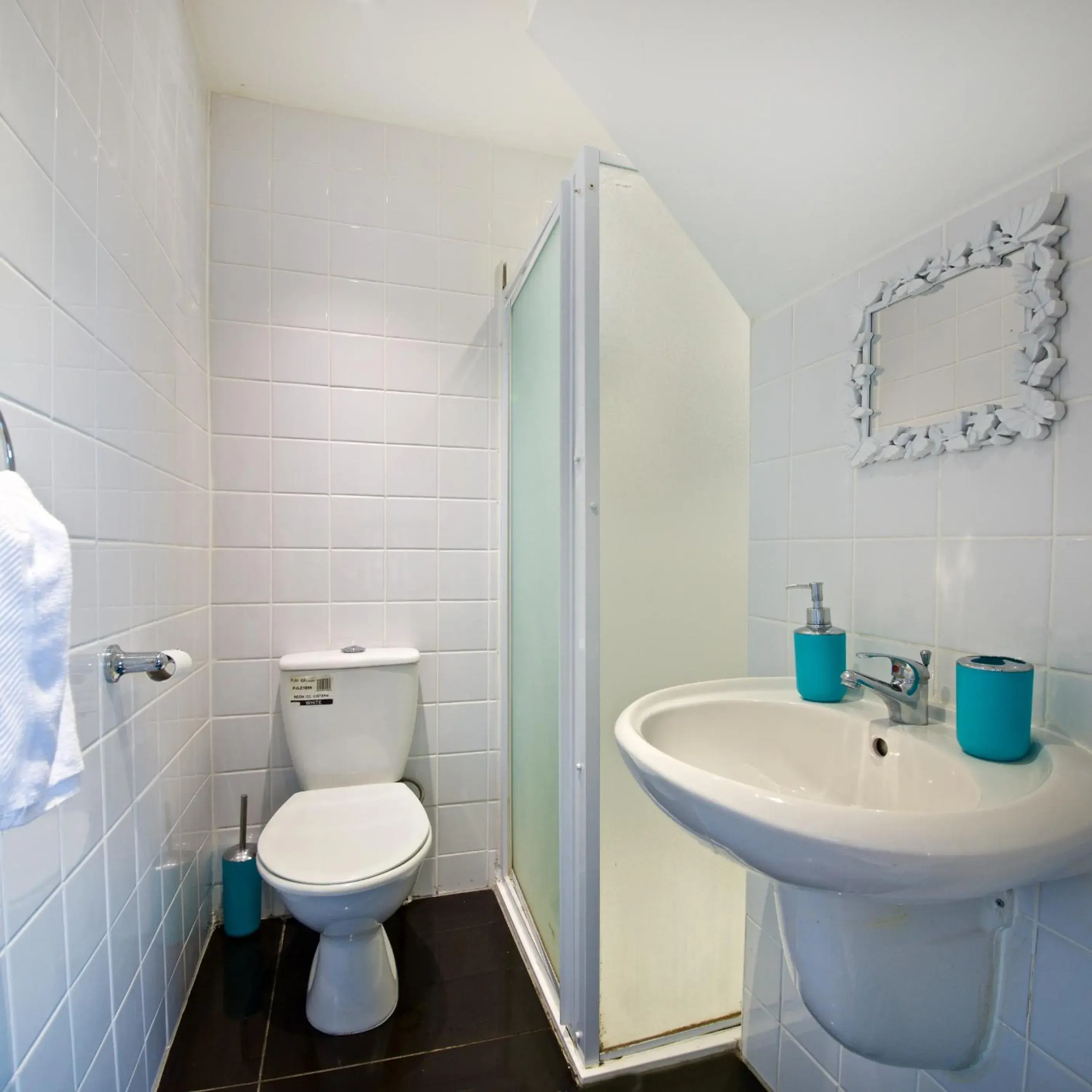 Shower, Bathroom in Liverpool City Stays - Lawrence Road BB1