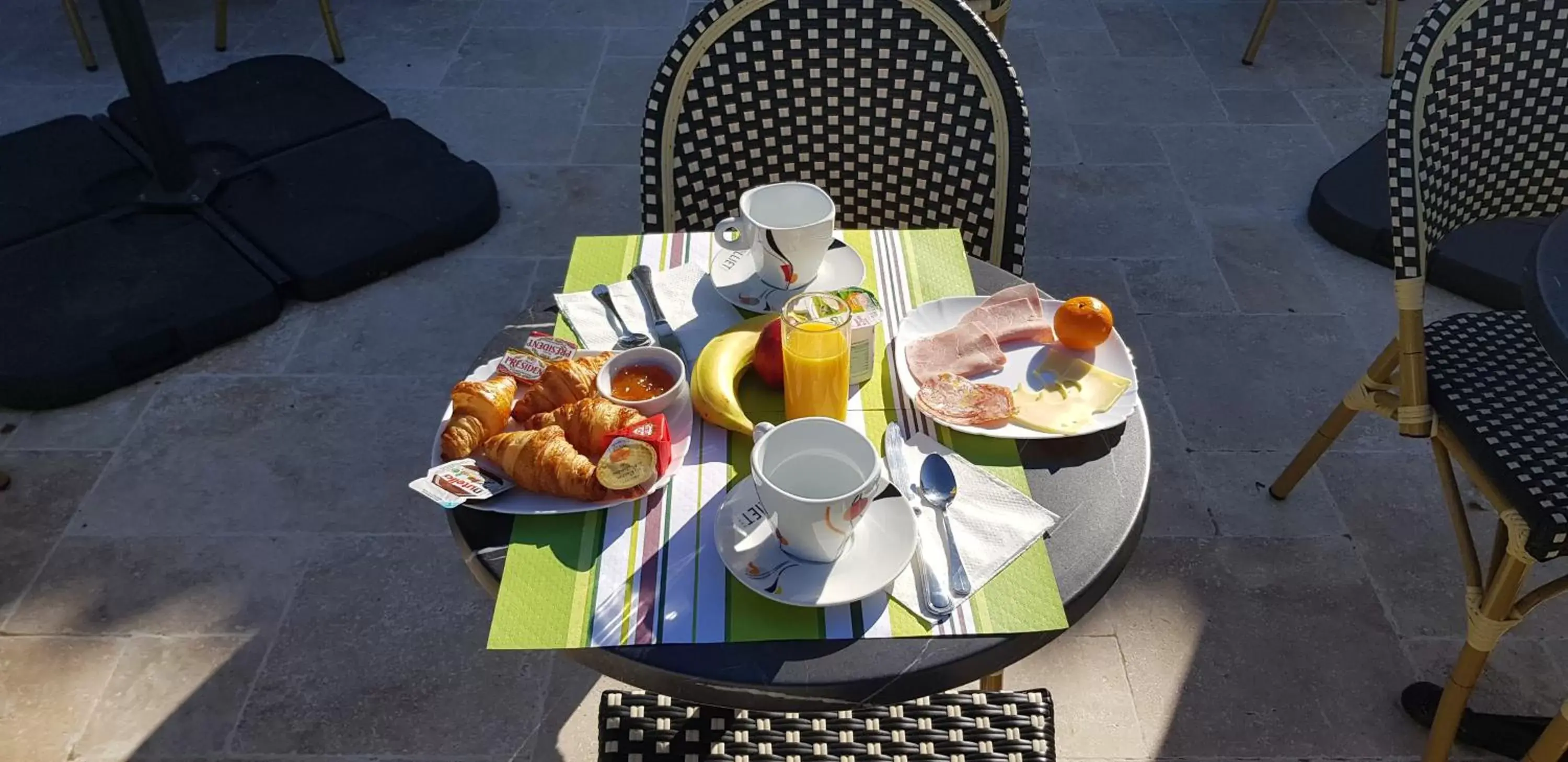 Breakfast in Les Bastides Saint Paul