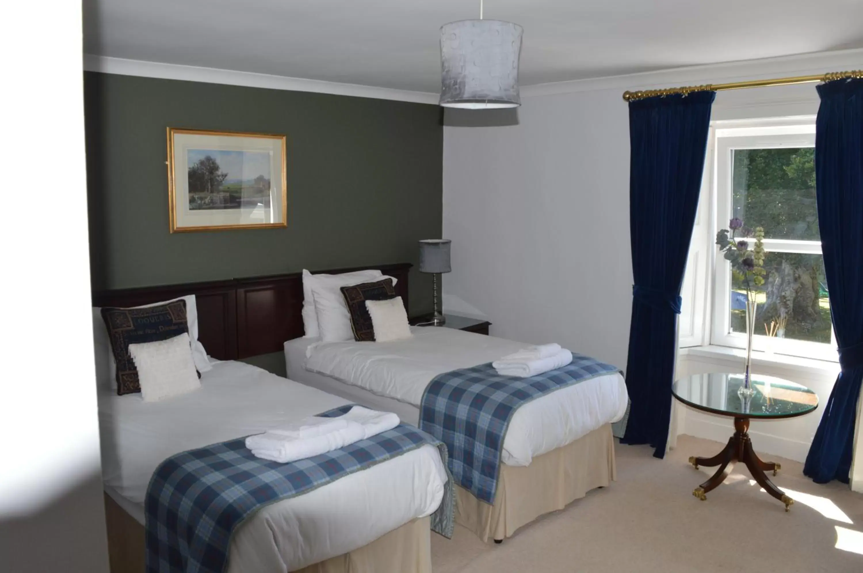 Bed in Bennachie Lodge Hotel in Kemnay