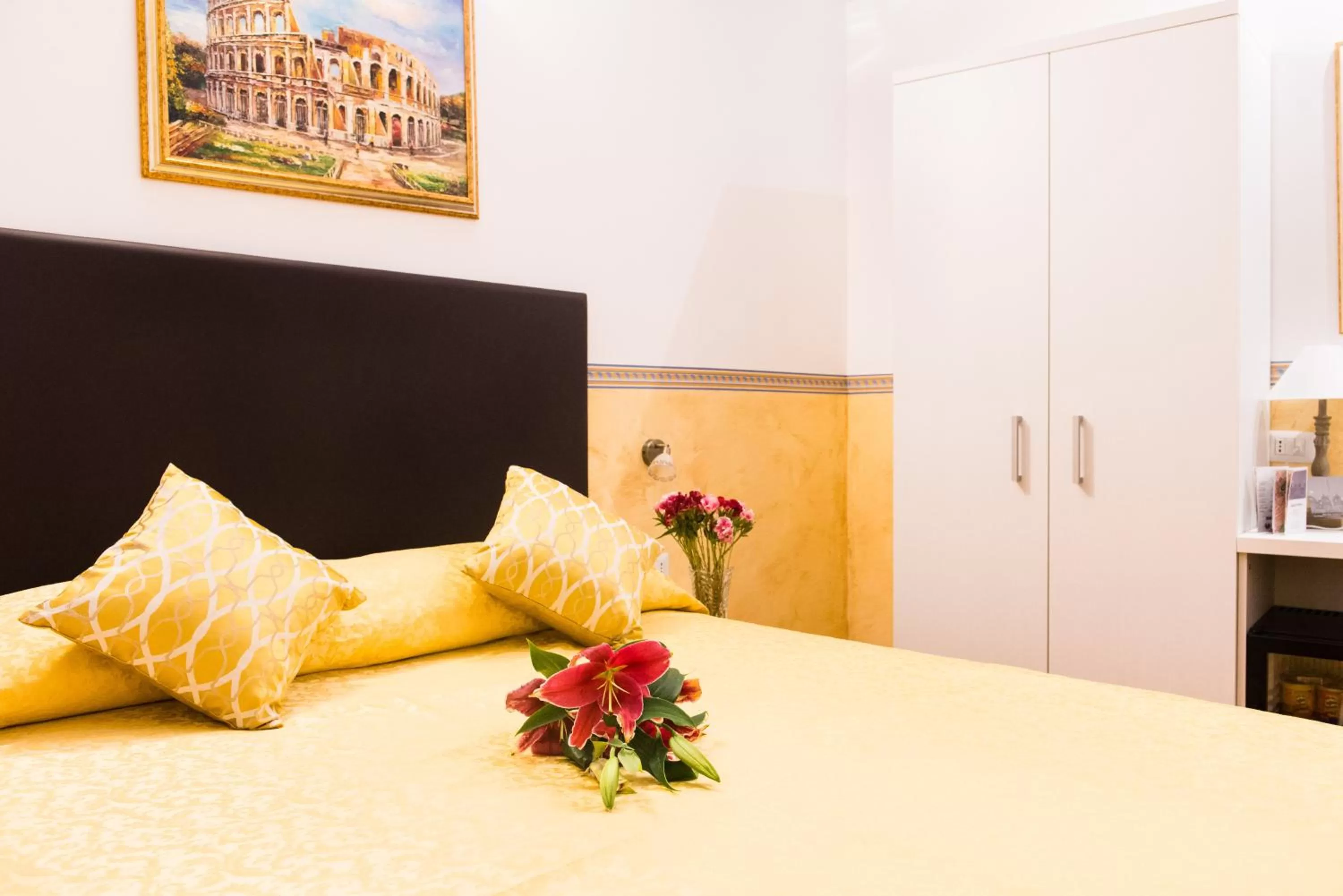 Photo of the whole room, Bed in Domus Popolo