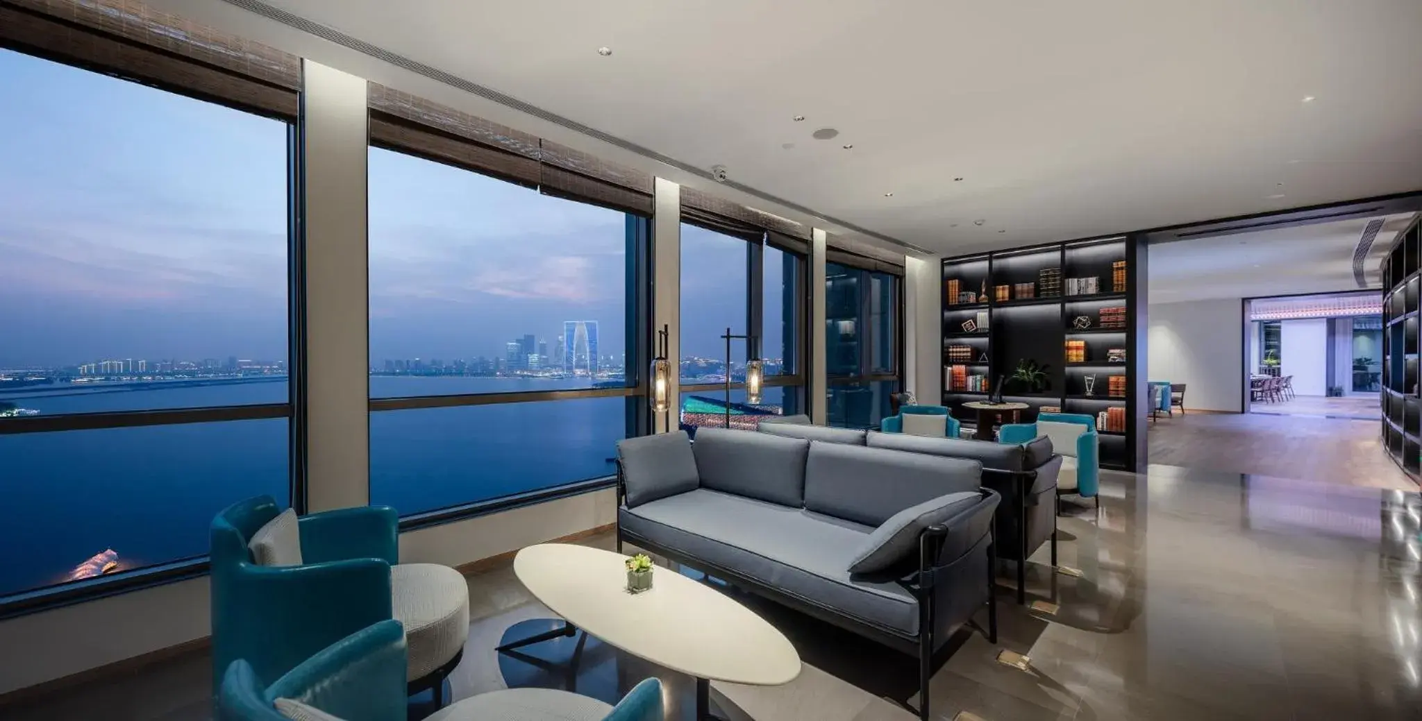 Lounge or bar in InterContinental Suzhou Hotel, an IHG Hotel