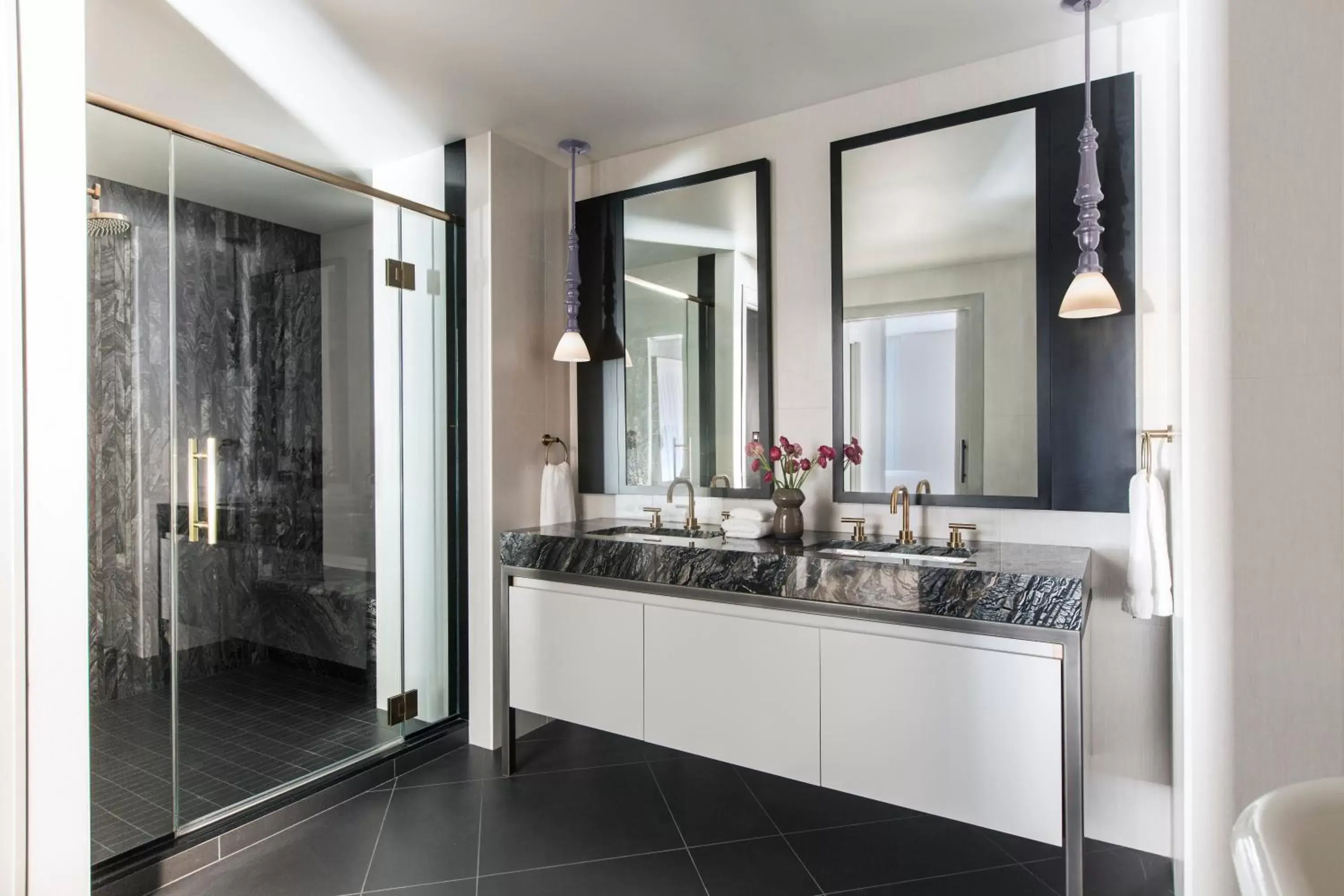 Photo of the whole room, Kitchen/Kitchenette in Kimpton Gray Hotel Chicago, an IHG Hotel