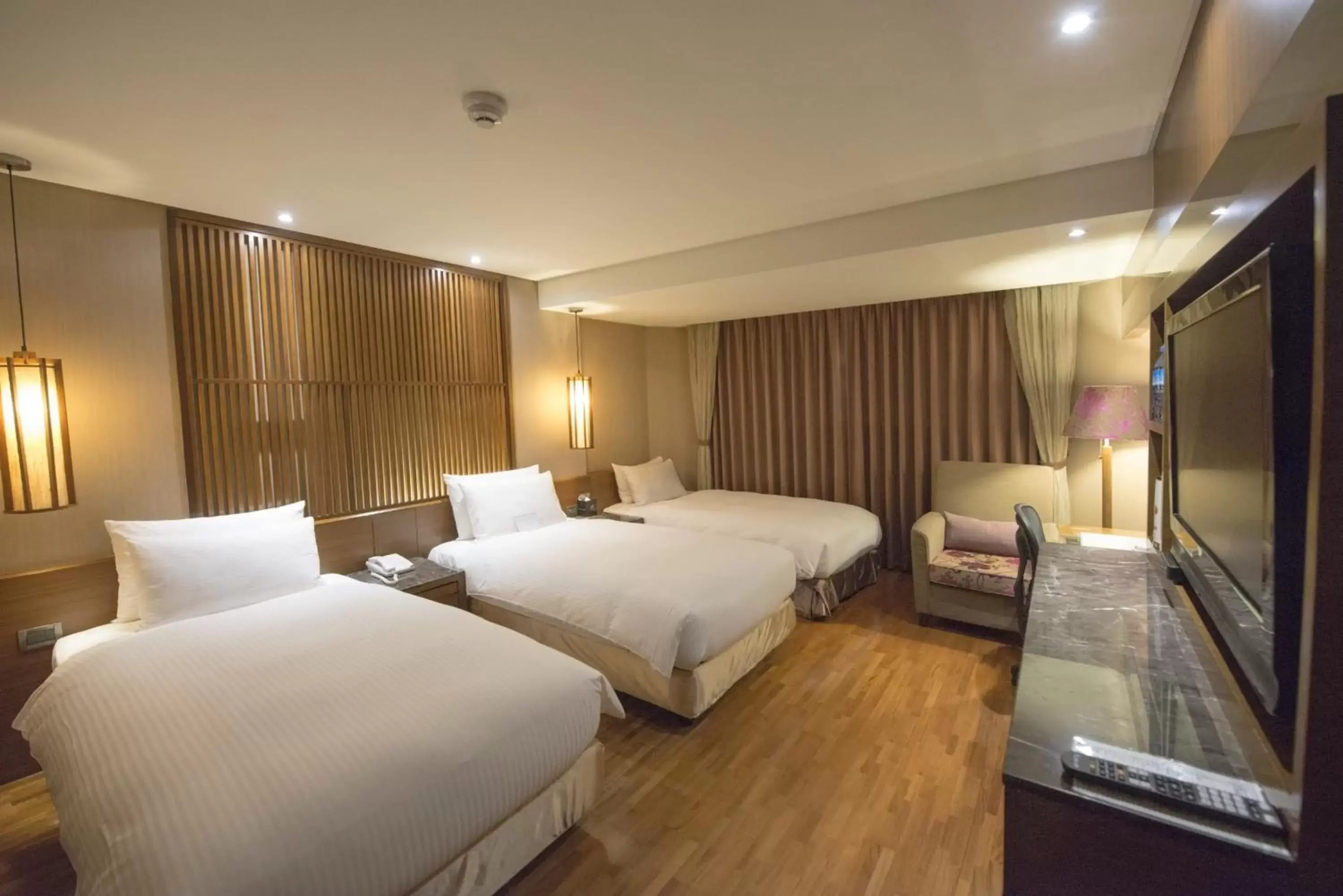 Photo of the whole room, Bed in Guide Hotel Taipei Bade