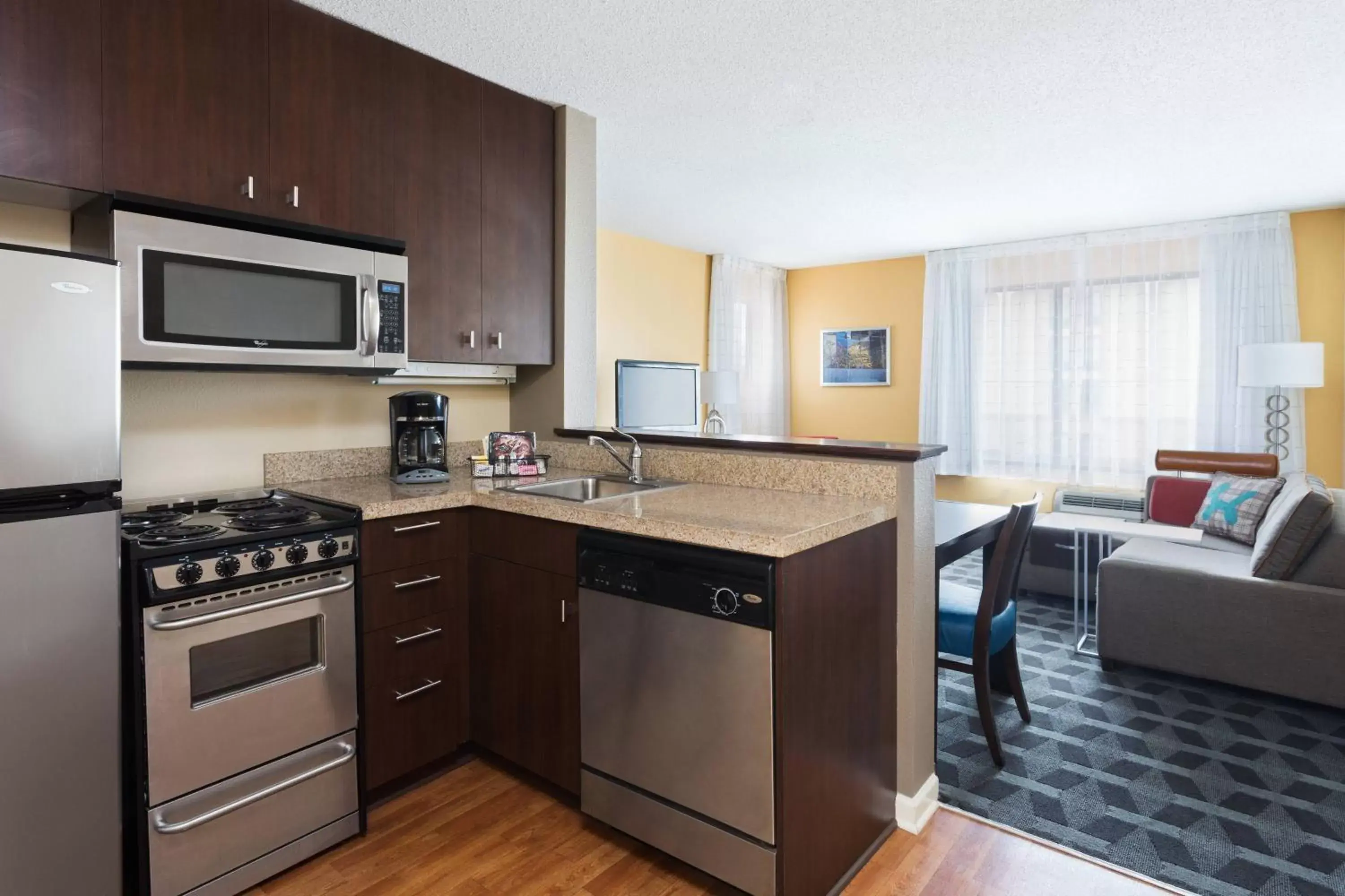 Kitchen or kitchenette, Kitchen/Kitchenette in TownePlace Suites by Marriott Bossier City