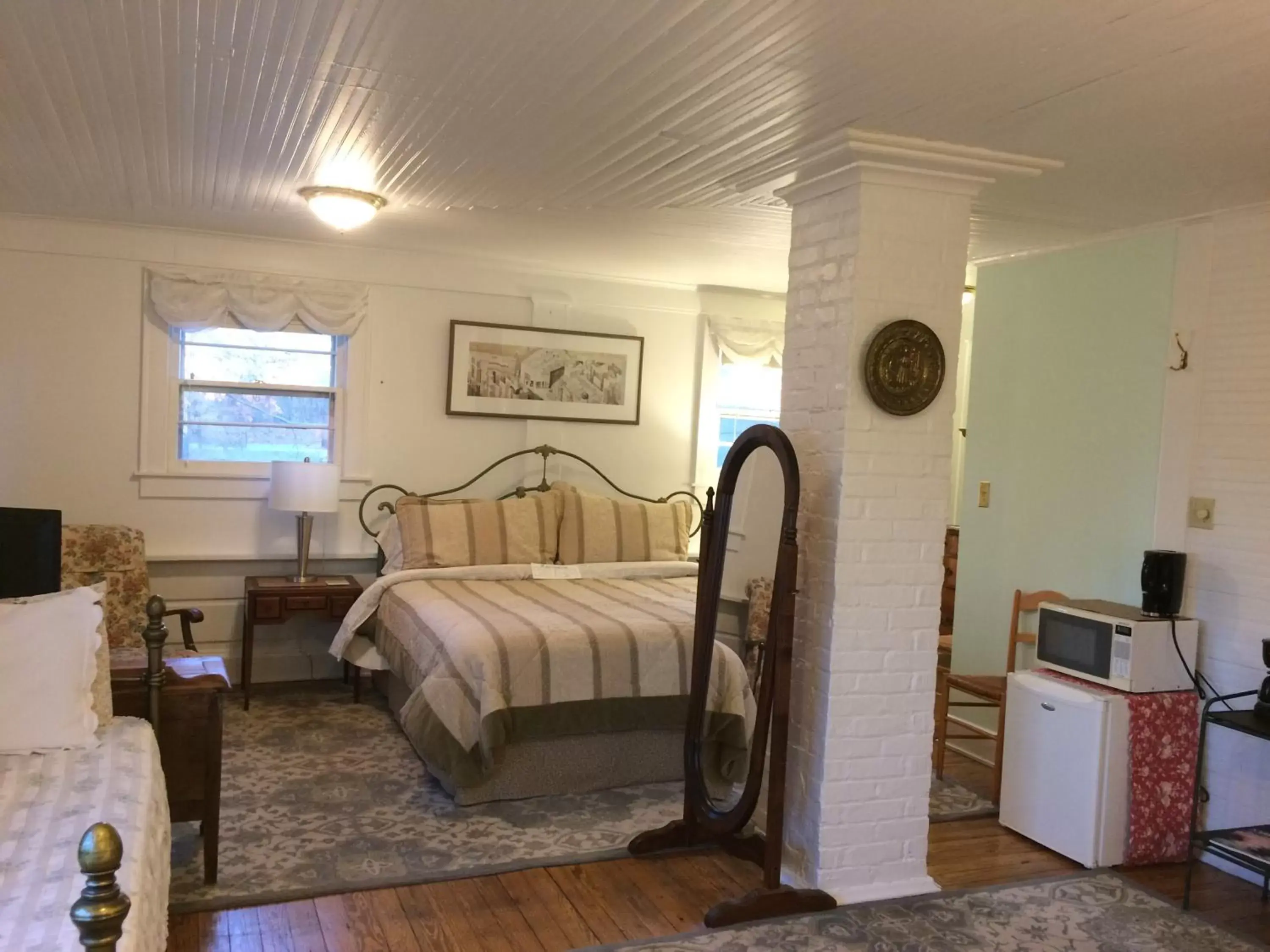 Bedroom, Bed in Oakland Cottage Bed and Breakfast