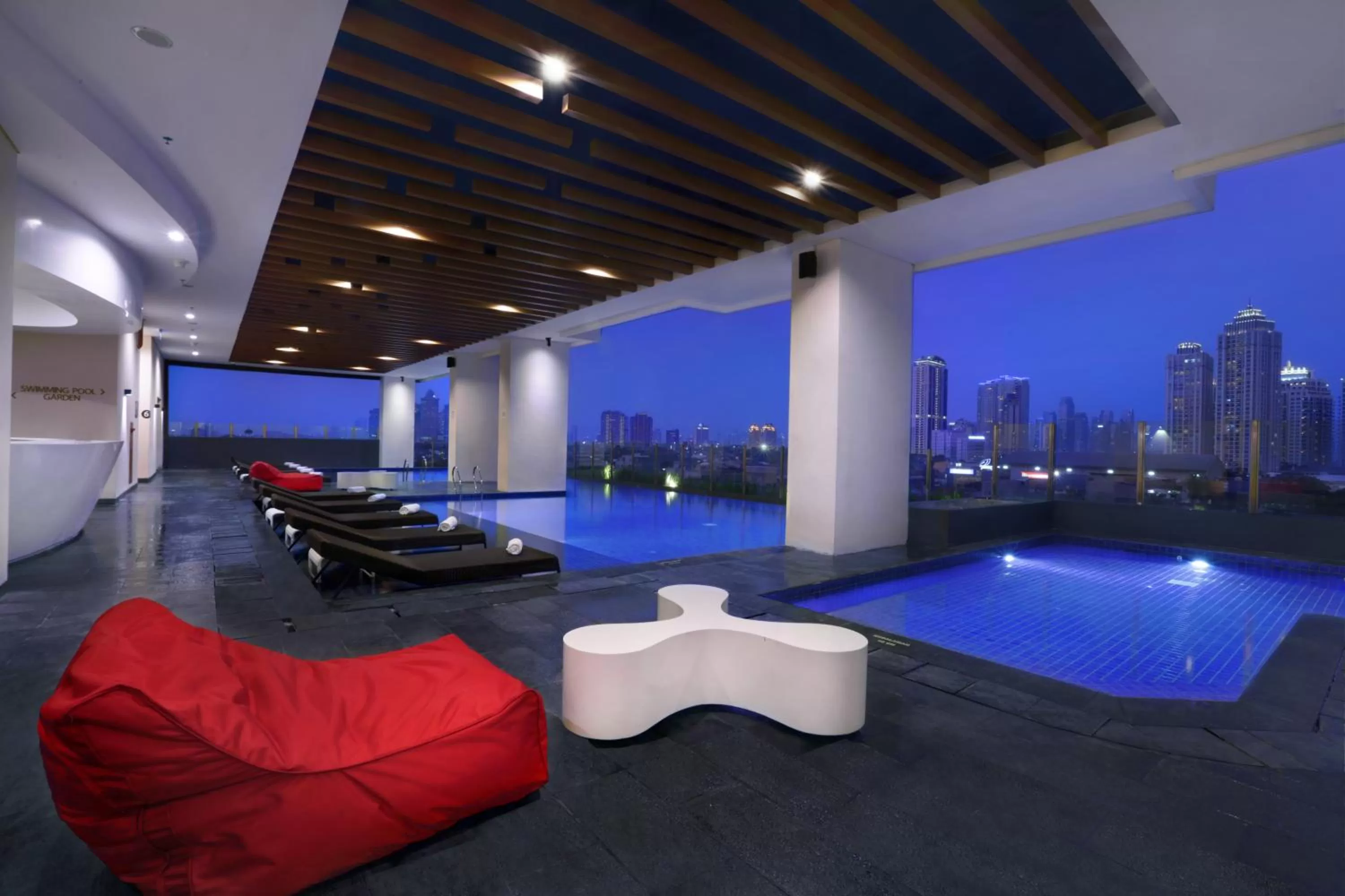 Swimming pool in Hotel Neo+ Kebayoran Jakarta