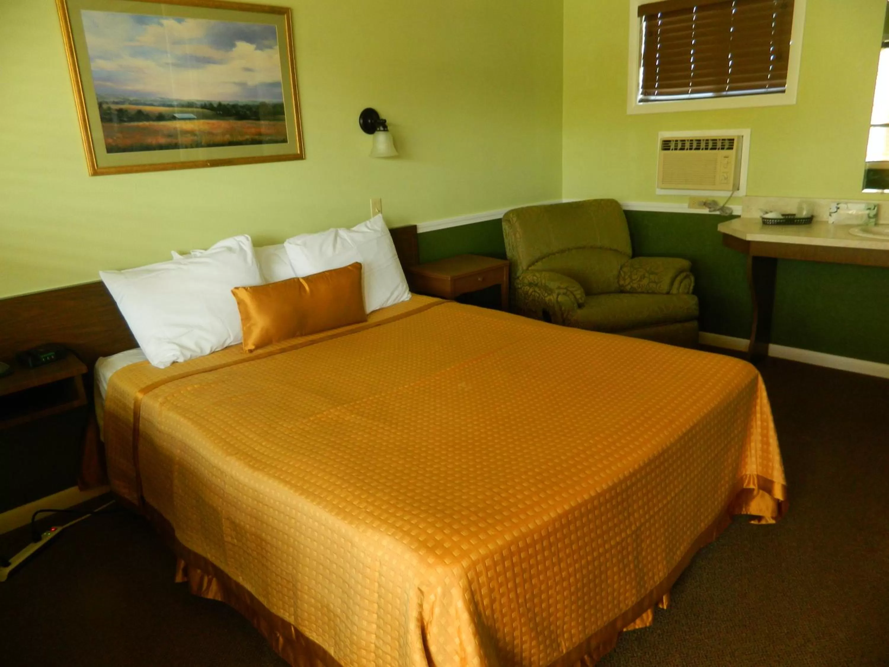 Bed in Country Motor Inn