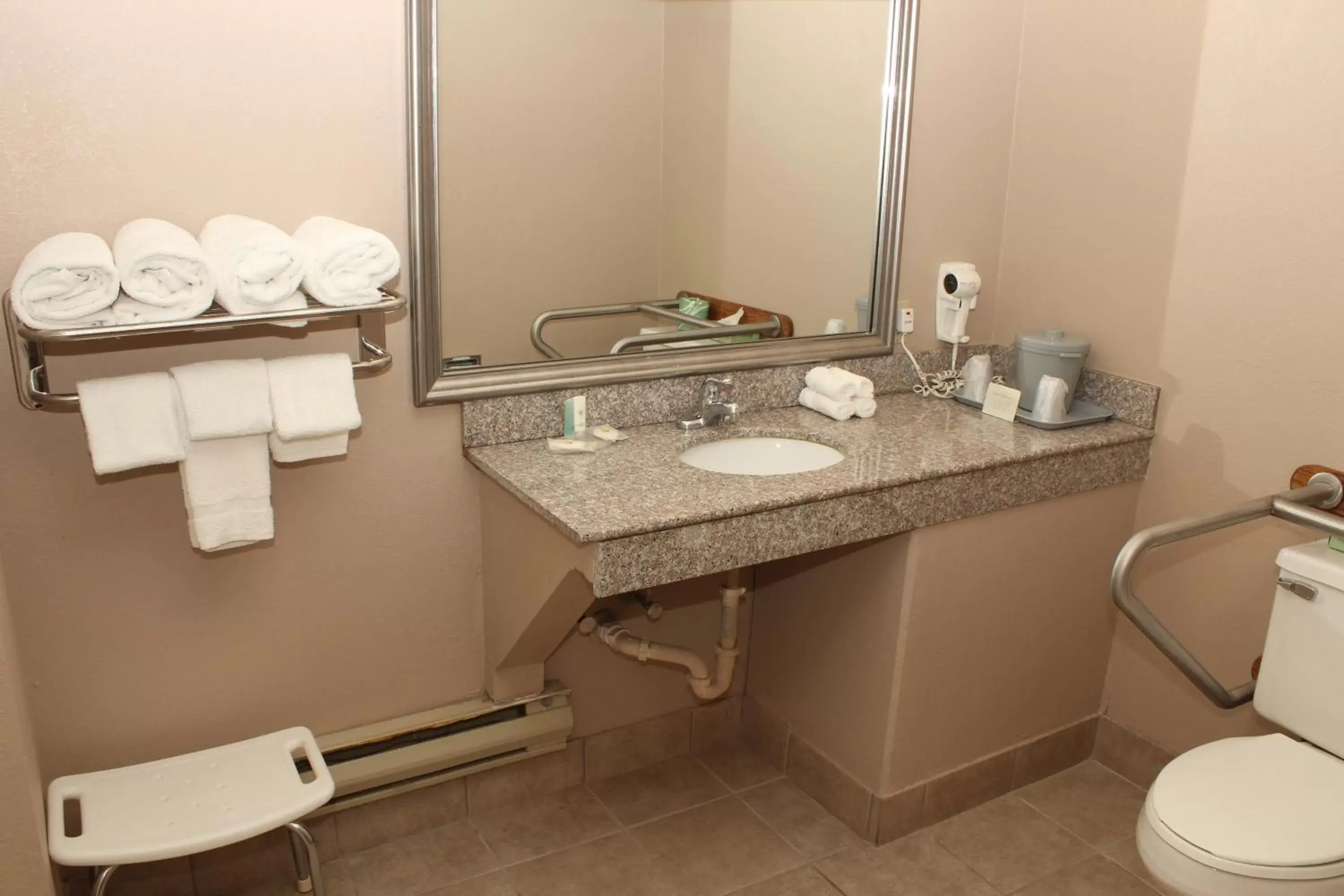 Bathroom in Quality Inn Lockport