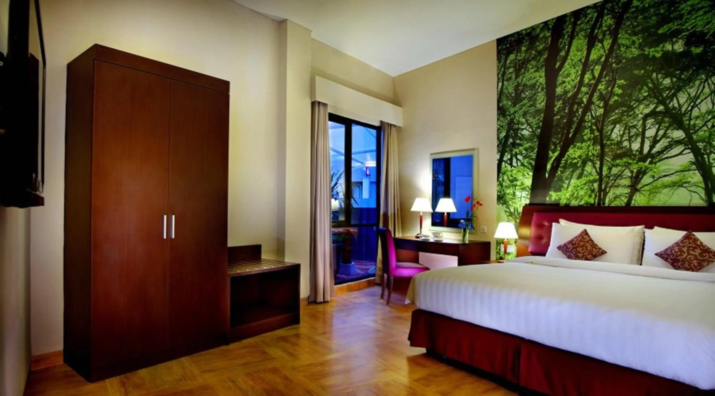 Photo of the whole room, Bed in Kuta Central Park Hotel