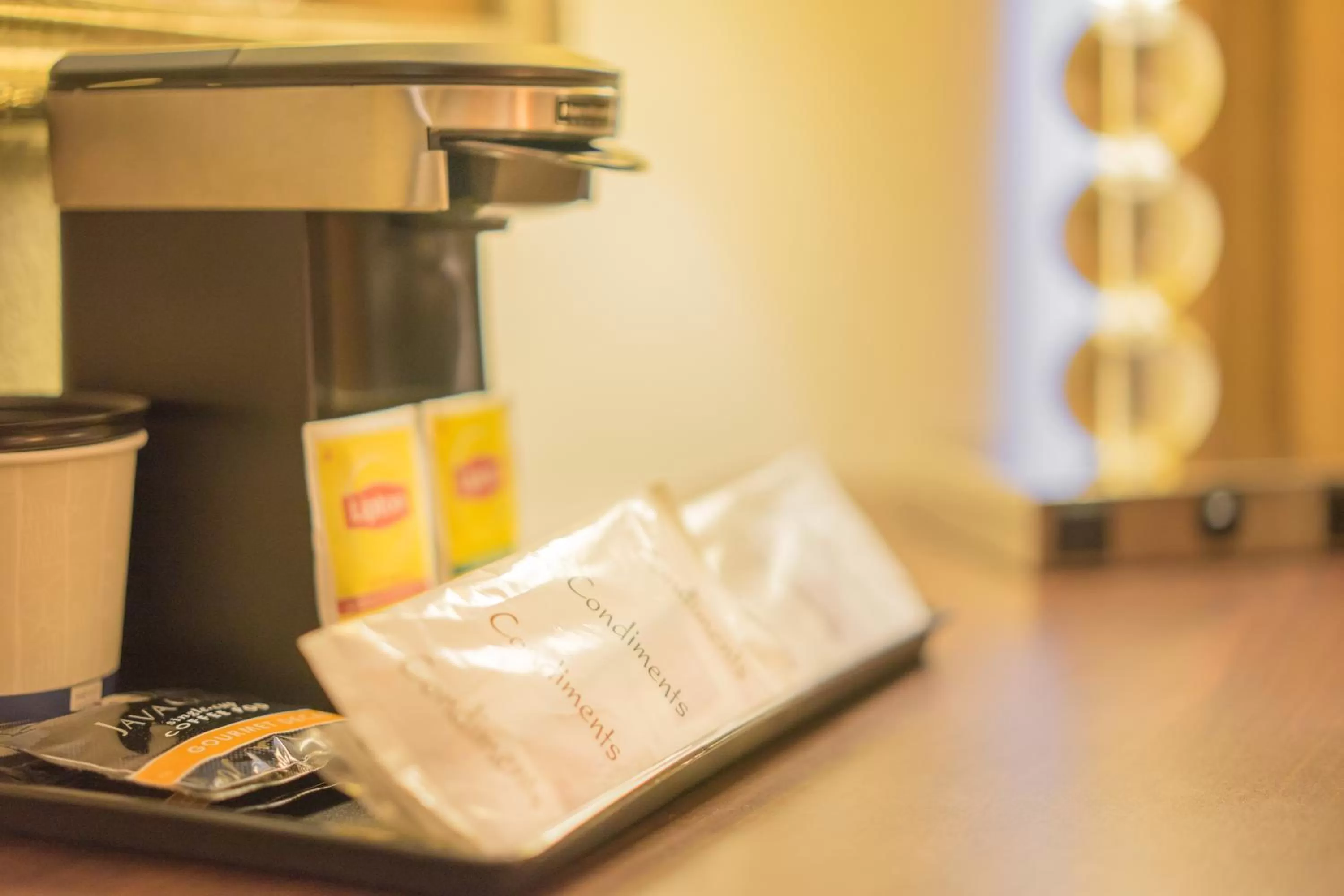 Coffee/tea facilities in Oakland Airport Executive Hotel